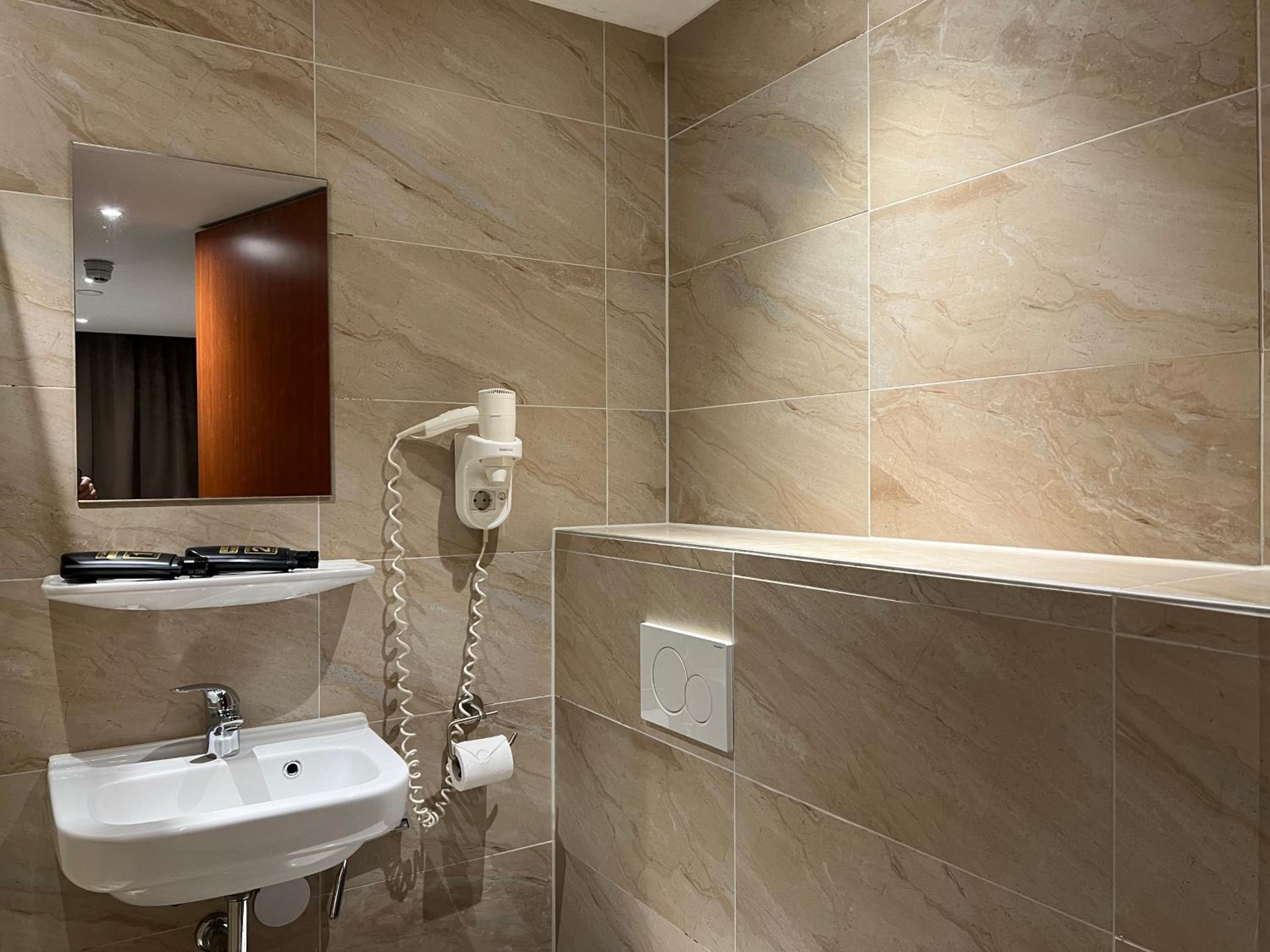 Twin Room - Basement