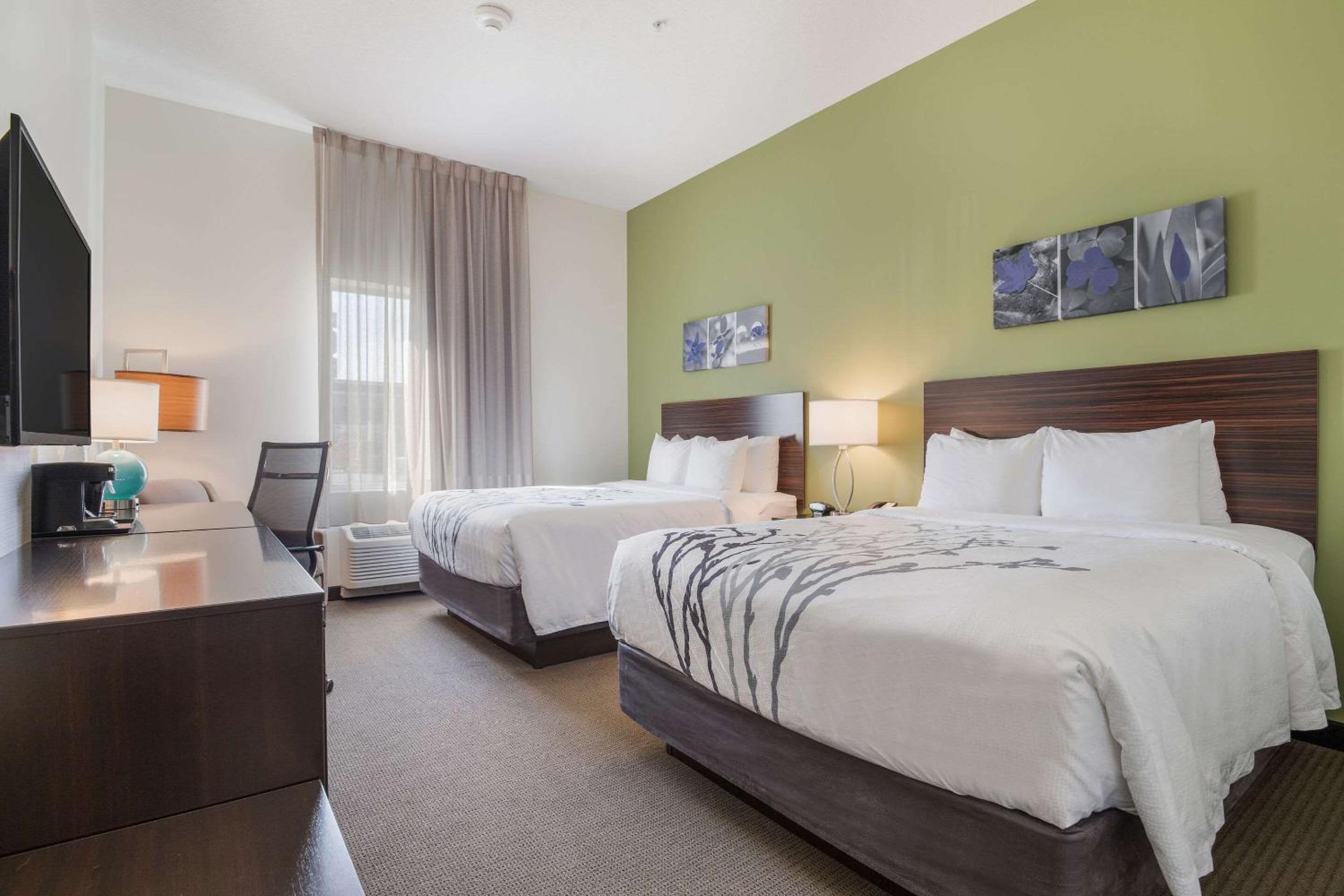 Standard Queen Room with Two Queen Beds - Non-Smoking - Photo 1