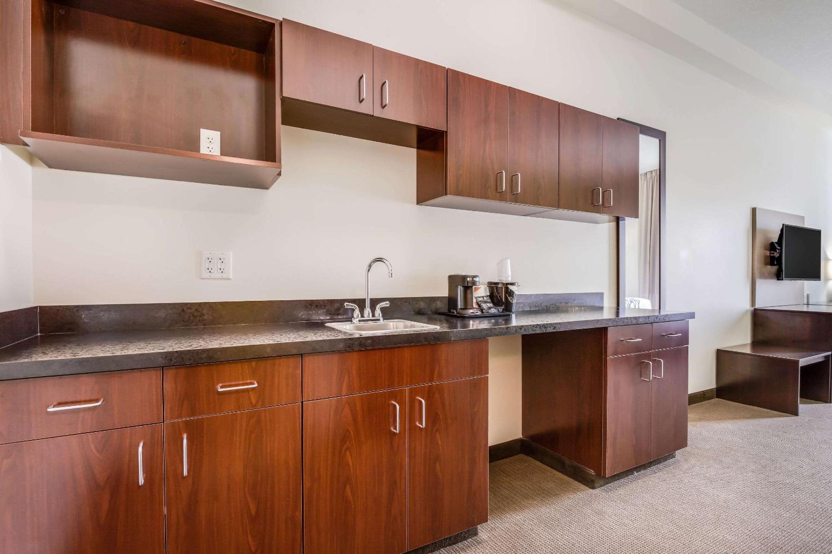Efficiency King Suite - Non Smoking - Photo 6
