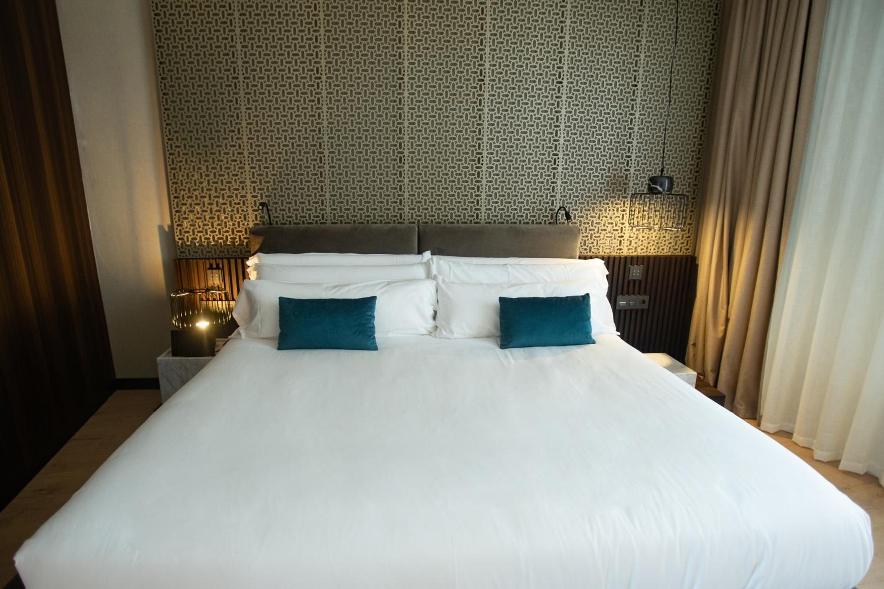Double or Twin Room - Photo 8