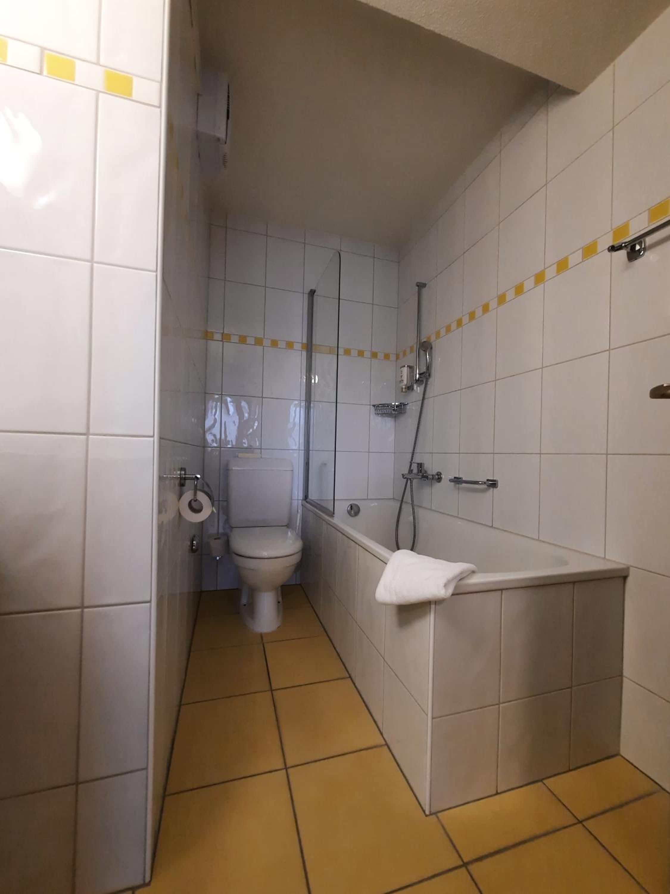 Superior Single Room with A/C and Street View photo 3