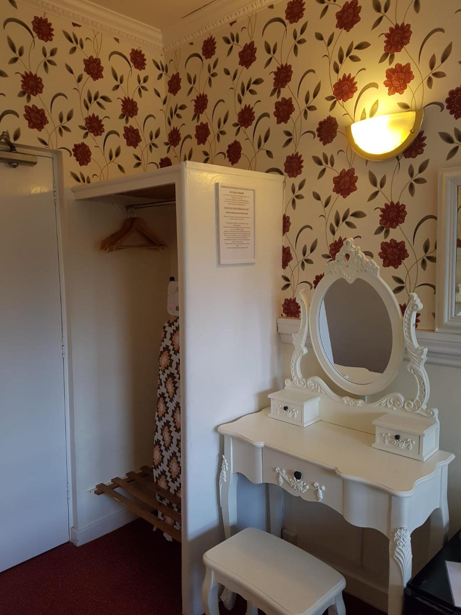 Standard Double Room - Photo 4