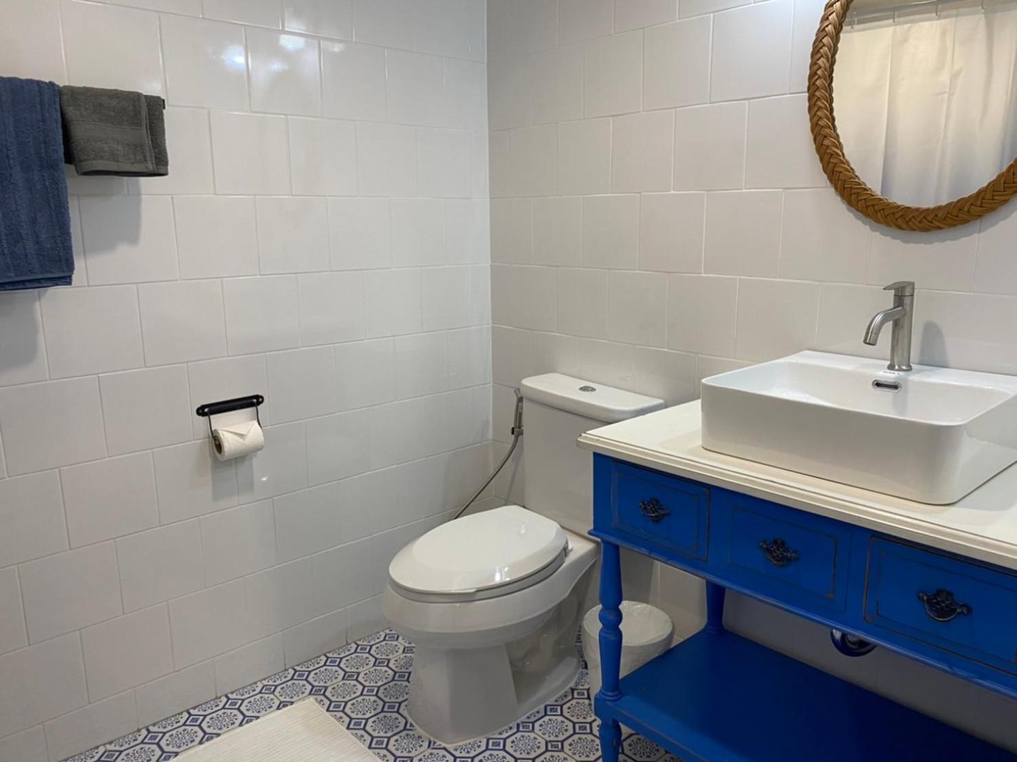 Deluxe Double Room with Balcony - Photo 4