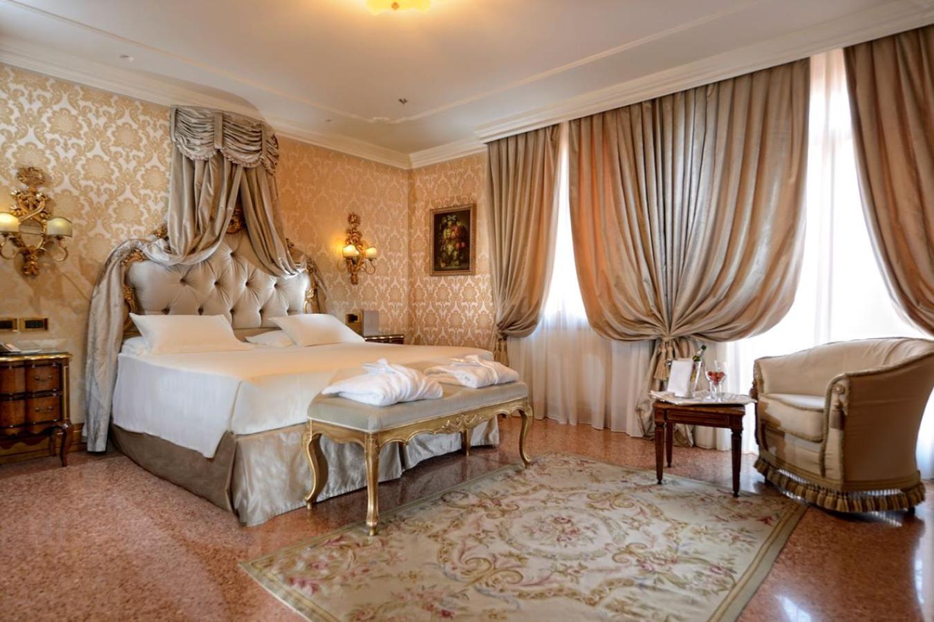 Deluxe Double or Twin Room photo 1