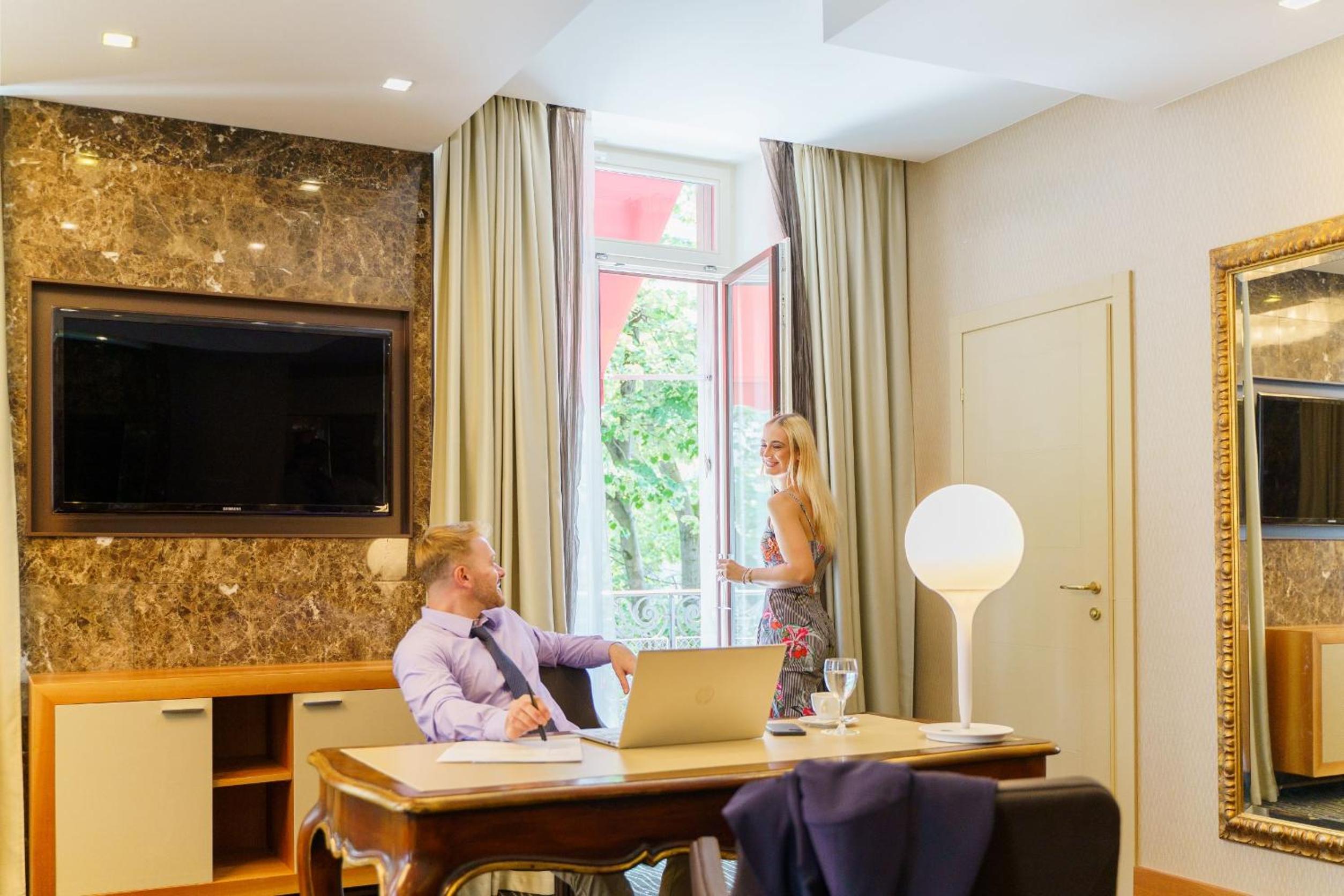 Junior Suite with Balcony thumbnail 5