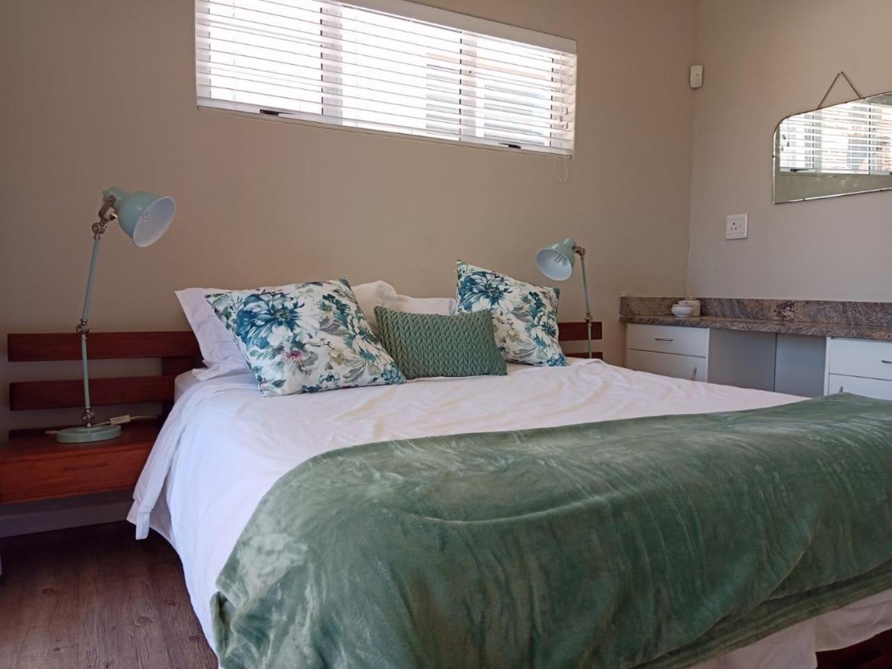 One-Bedroom Apartment - Photo 1