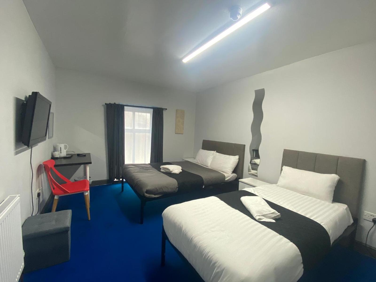 Twin Room with Private Bathroom - Photo 1