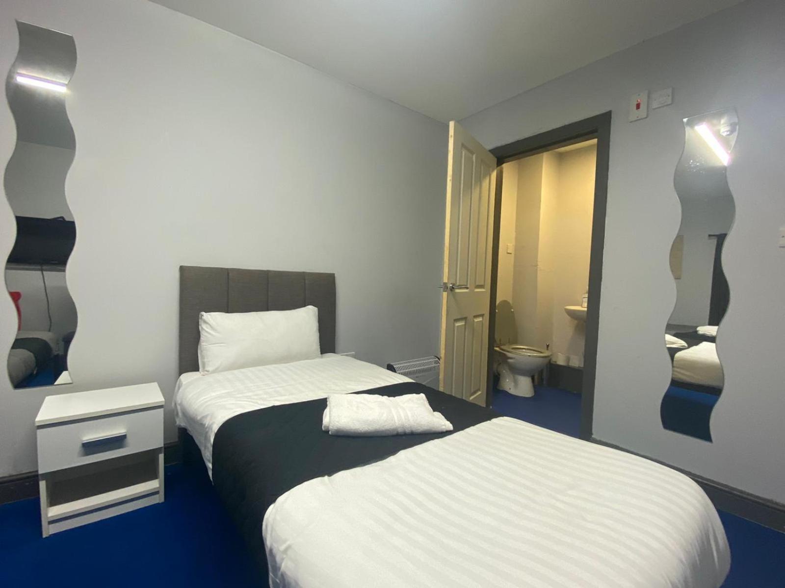Double Room with Private Bathroom - Photo 1