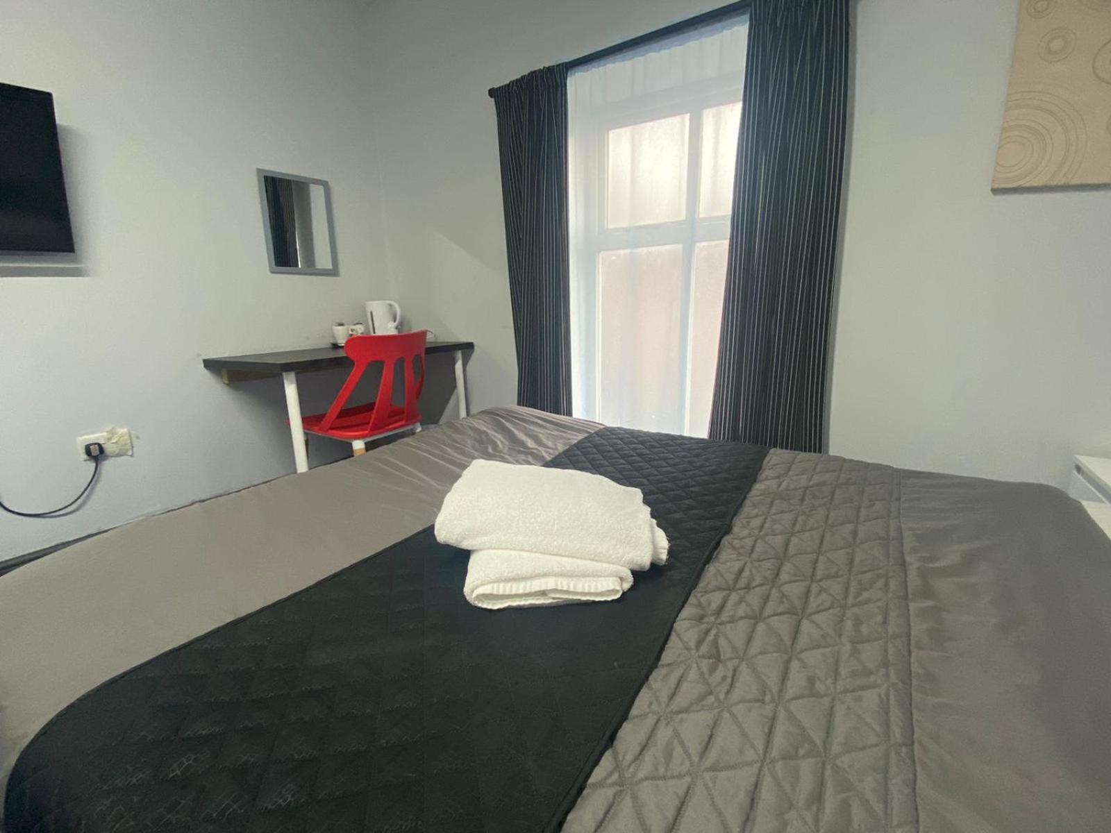 Double Room with Private Bathroom - Photo 2