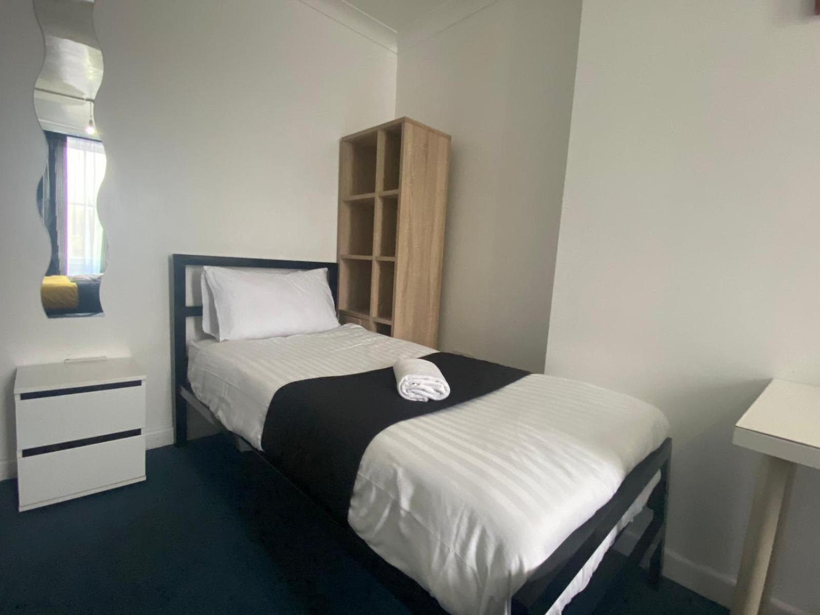 Single Room with Shared Bathroom photo 1