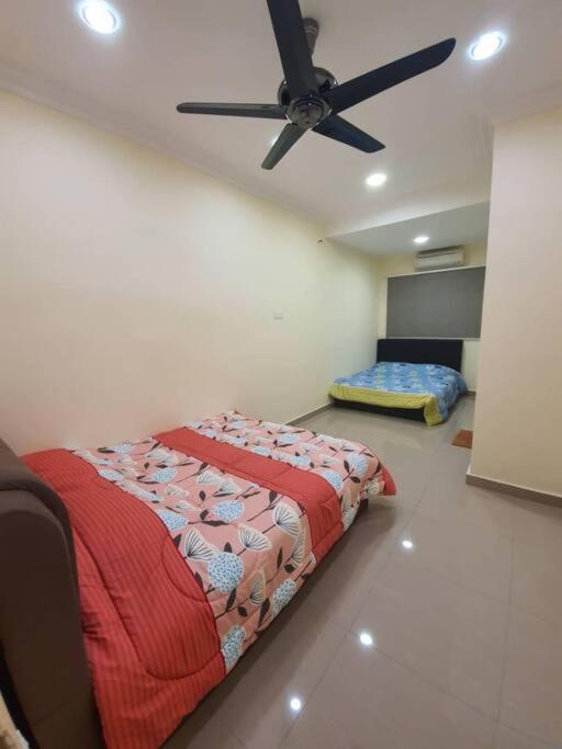Four-Bedroom House photo 2