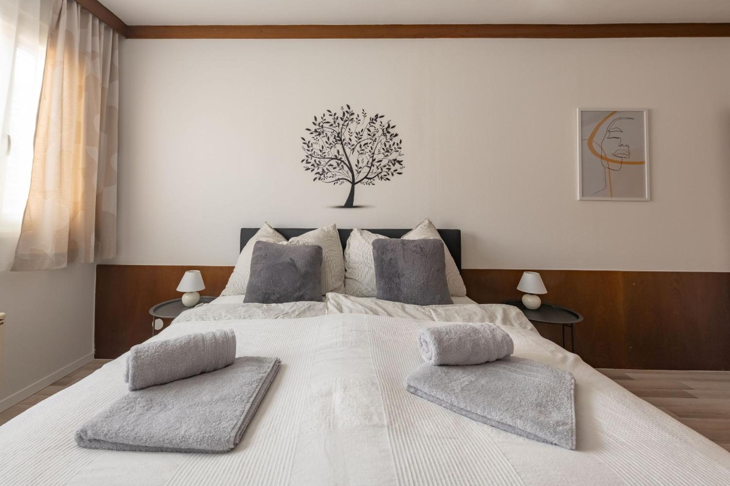 One-Bedroom Apartment - Photo 12