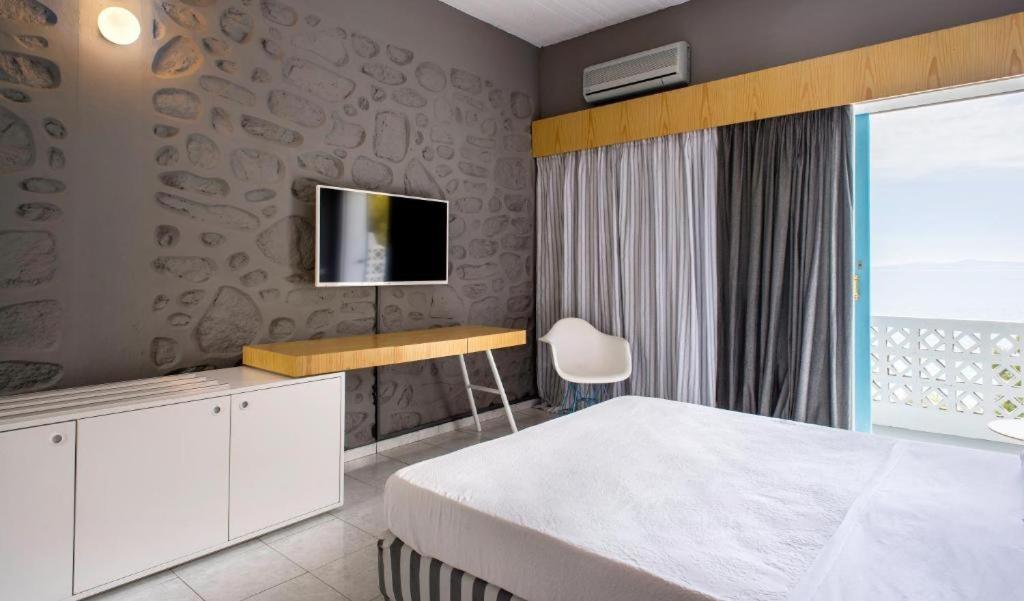 Superior Room with Sea View - Photo 7