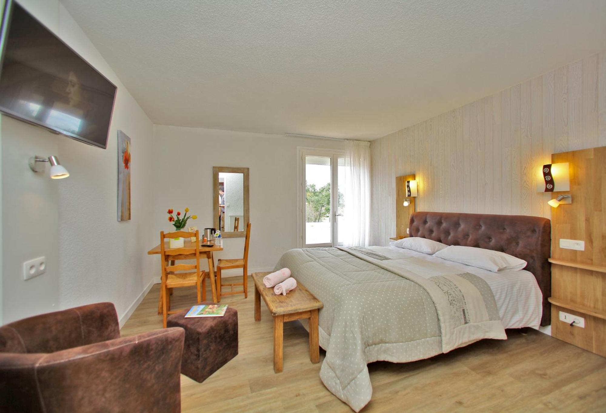 Double Room with Spa Bath photo 1