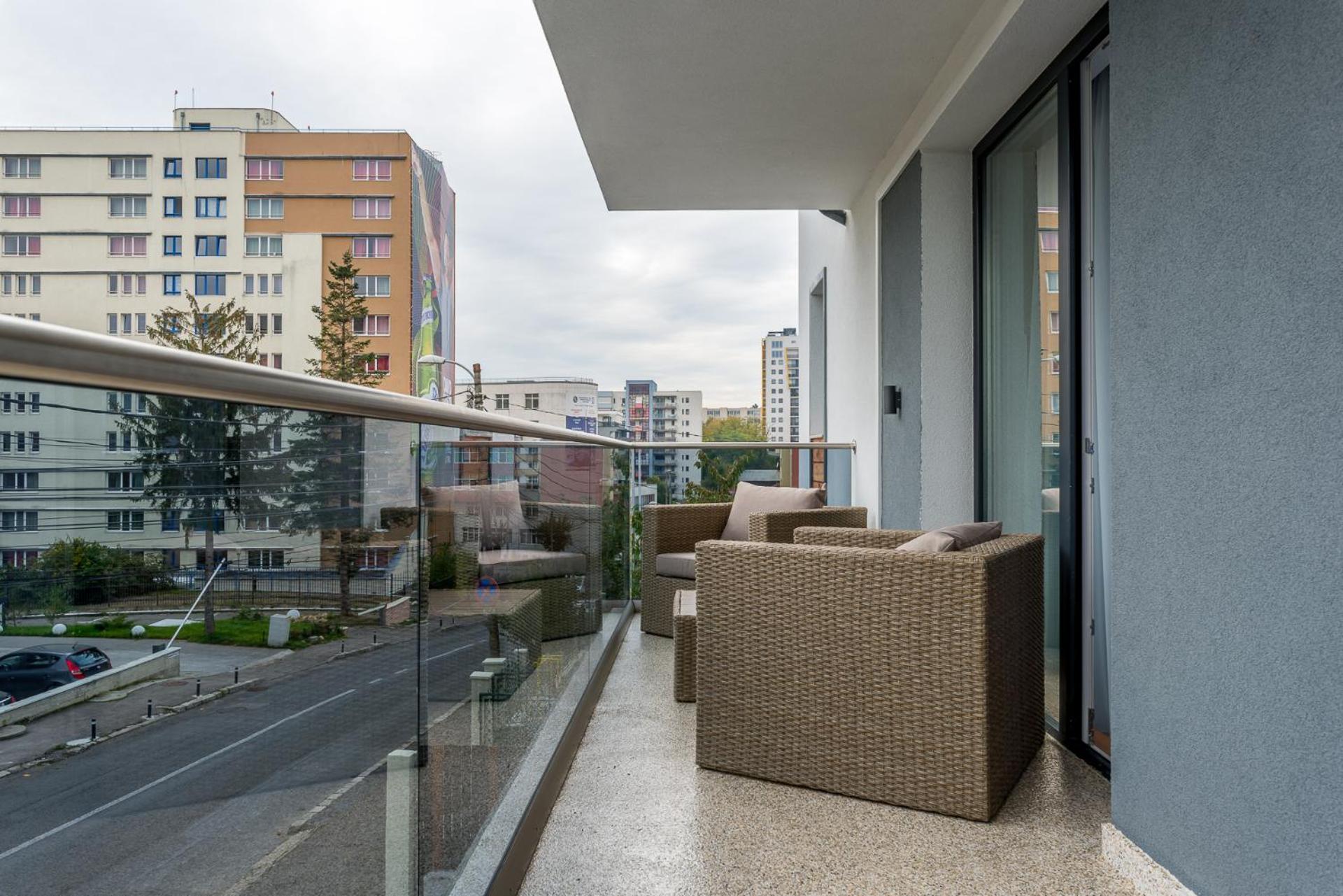 Studio with Balcony - Photo 2