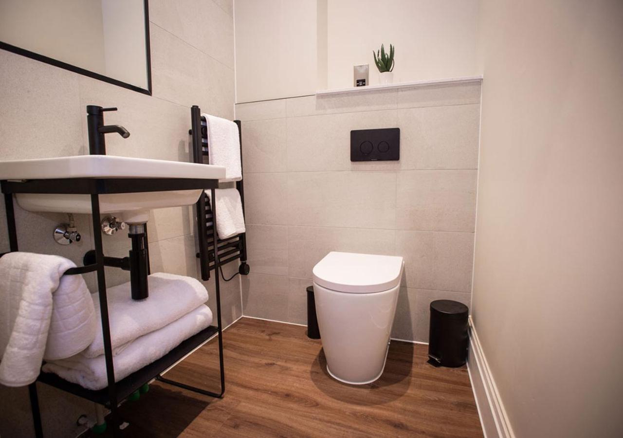 One-Bedroom Apartment - Photo 4