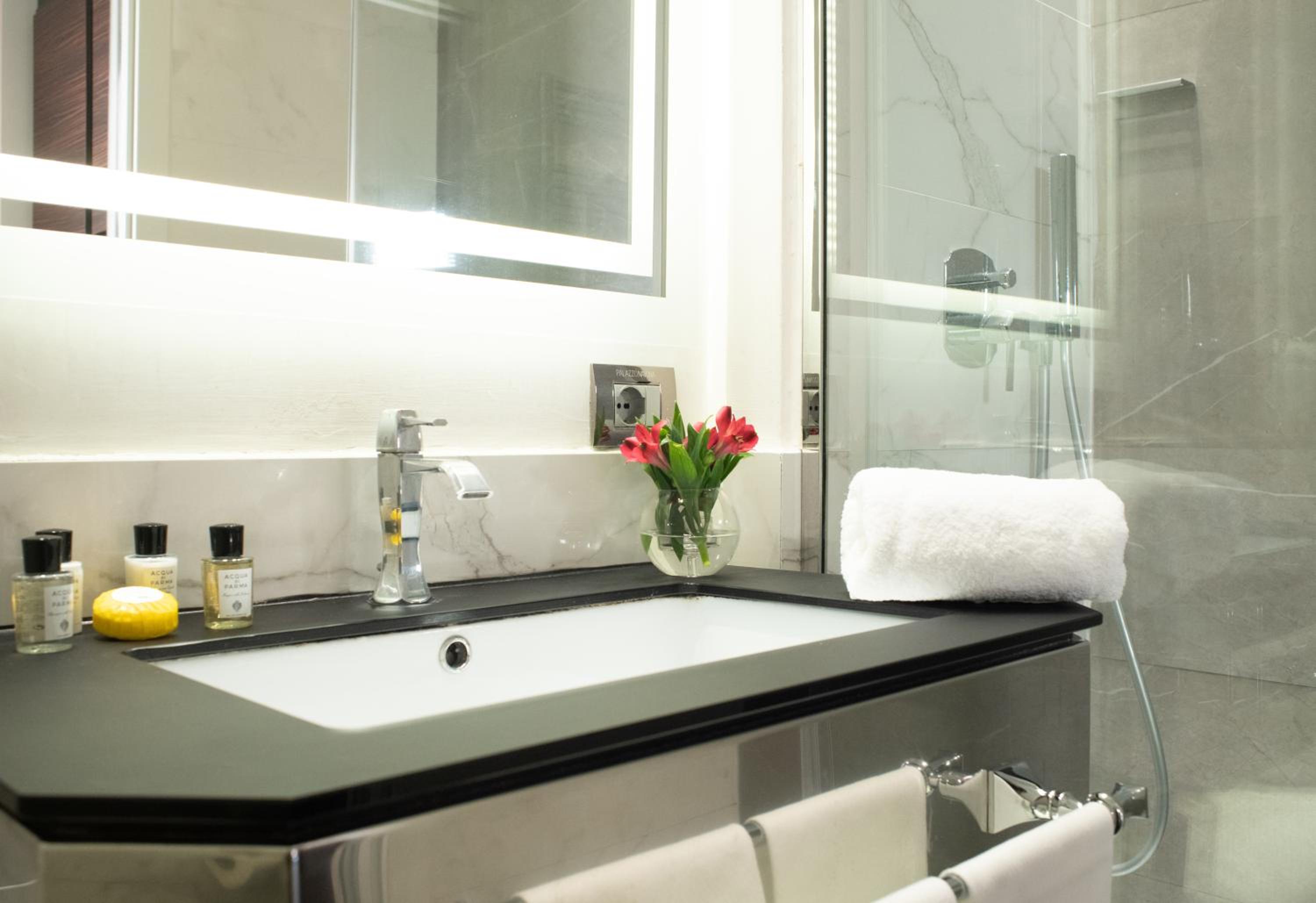 Executive Room - Photo 6