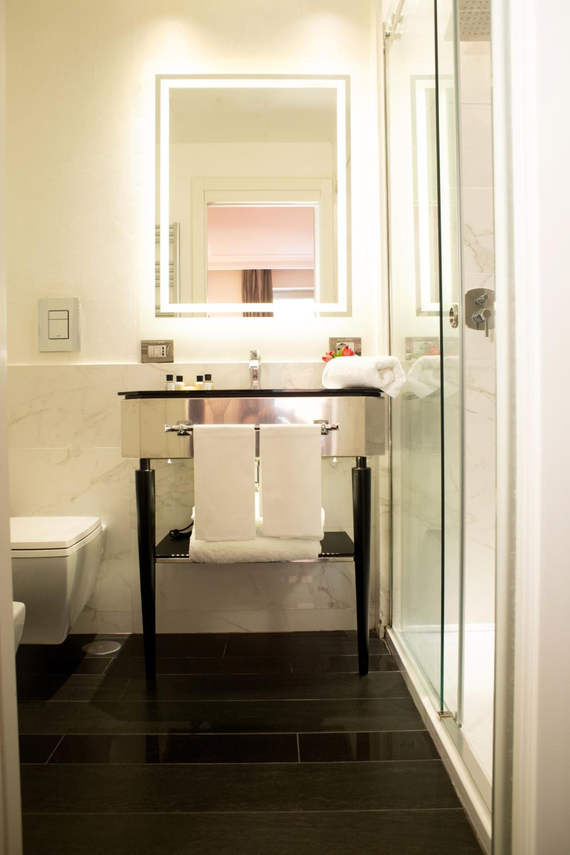 Executive Room - Photo 7