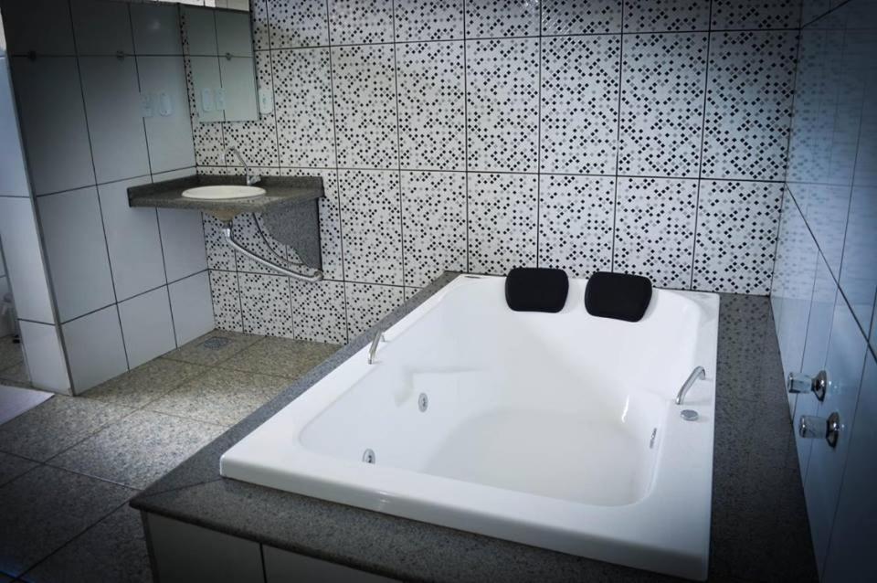 Deluxe Suite with Spa Bath photo 2