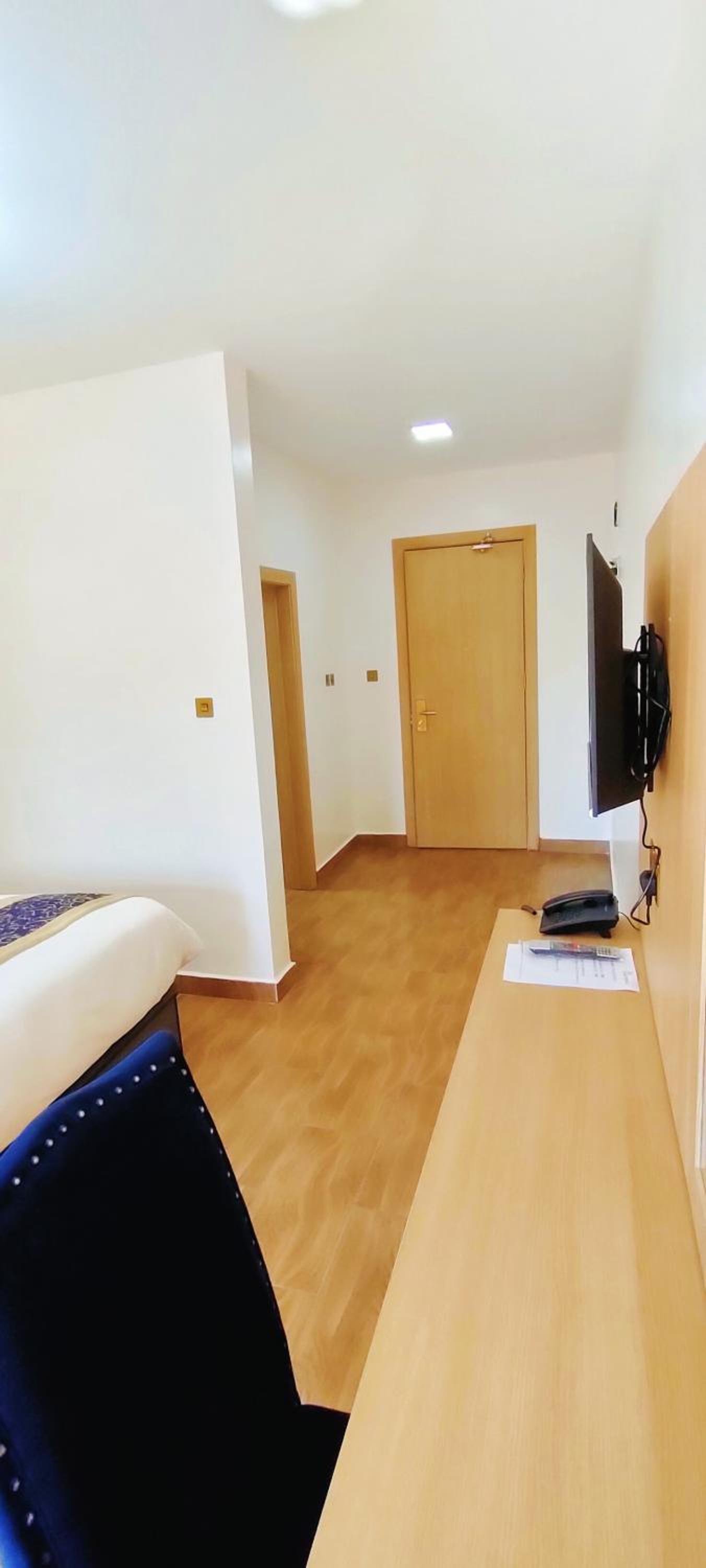 Economy Double Room - Photo 11