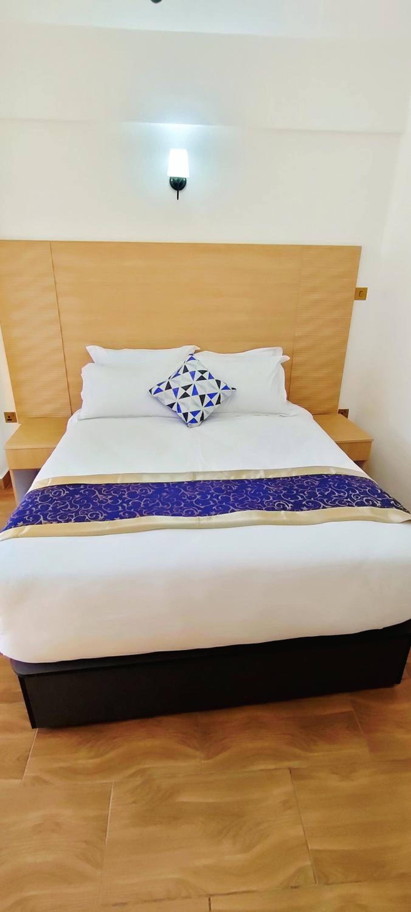 Economy Double Room - Photo 12