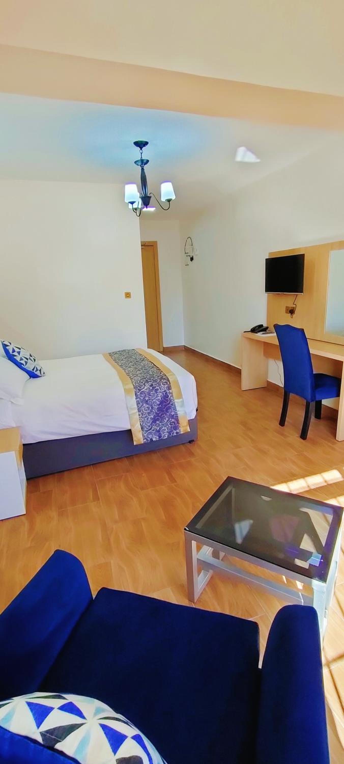 Deluxe Double Room - Photo 9