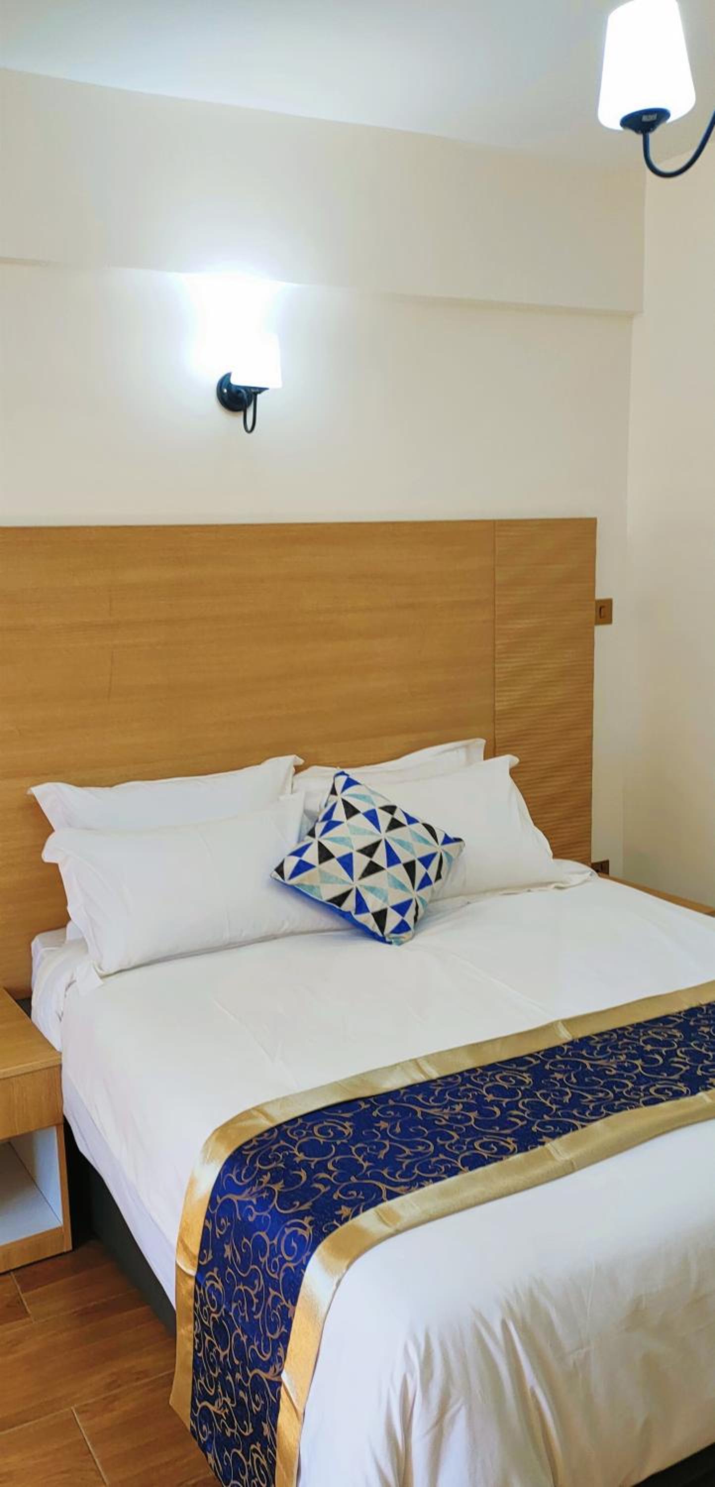 Economy Double Room - Photo 15