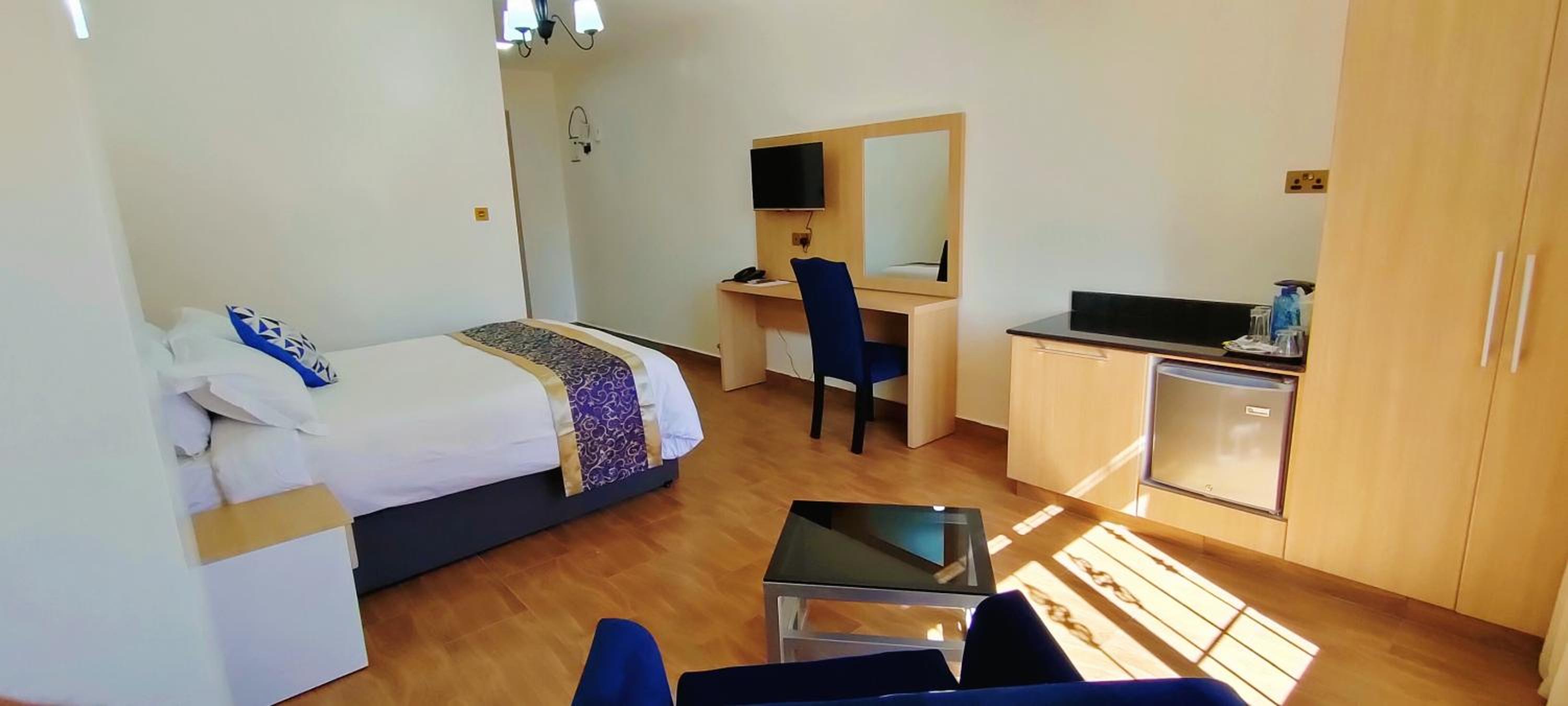 Deluxe Double Room - Photo 16