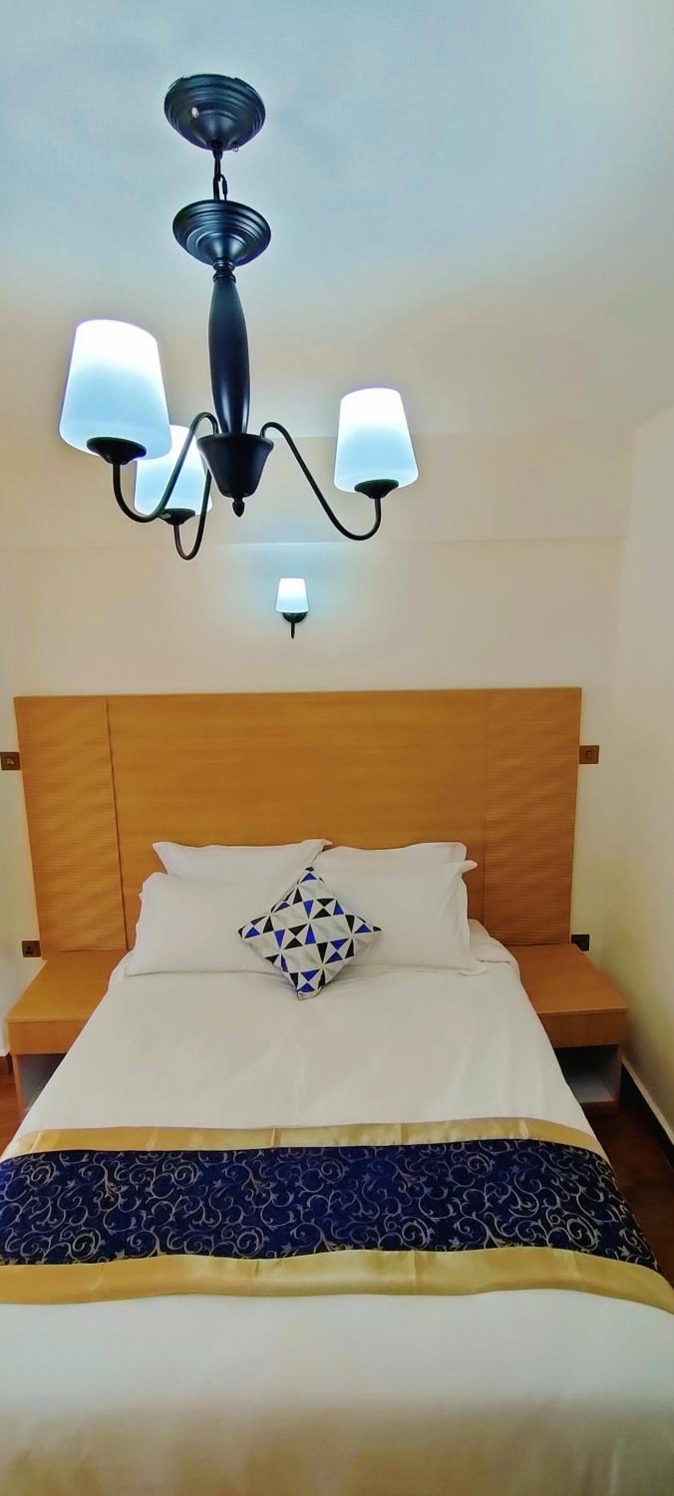 Economy Double Room - Photo 17