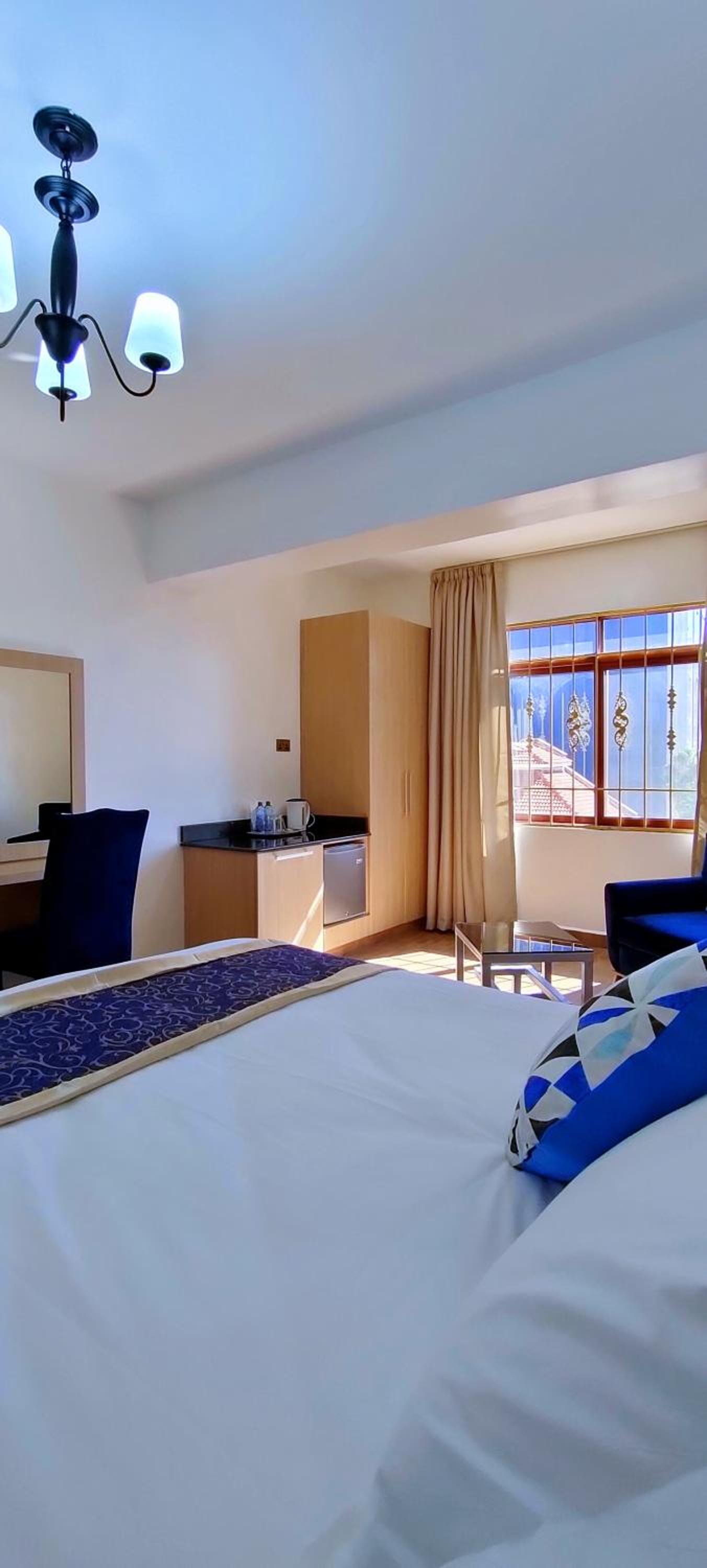 Deluxe Double Room - Photo 24
