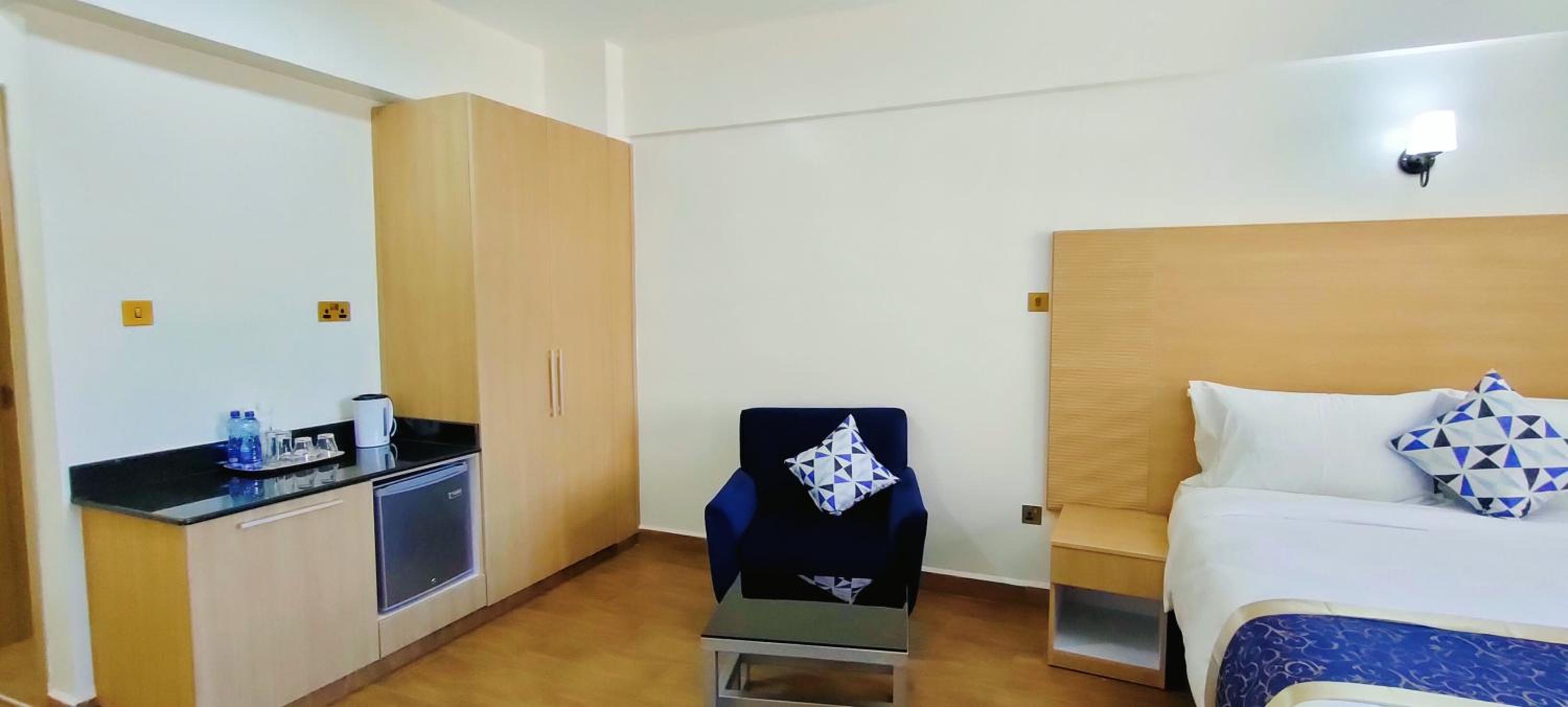 Deluxe Double Room - Photo 13