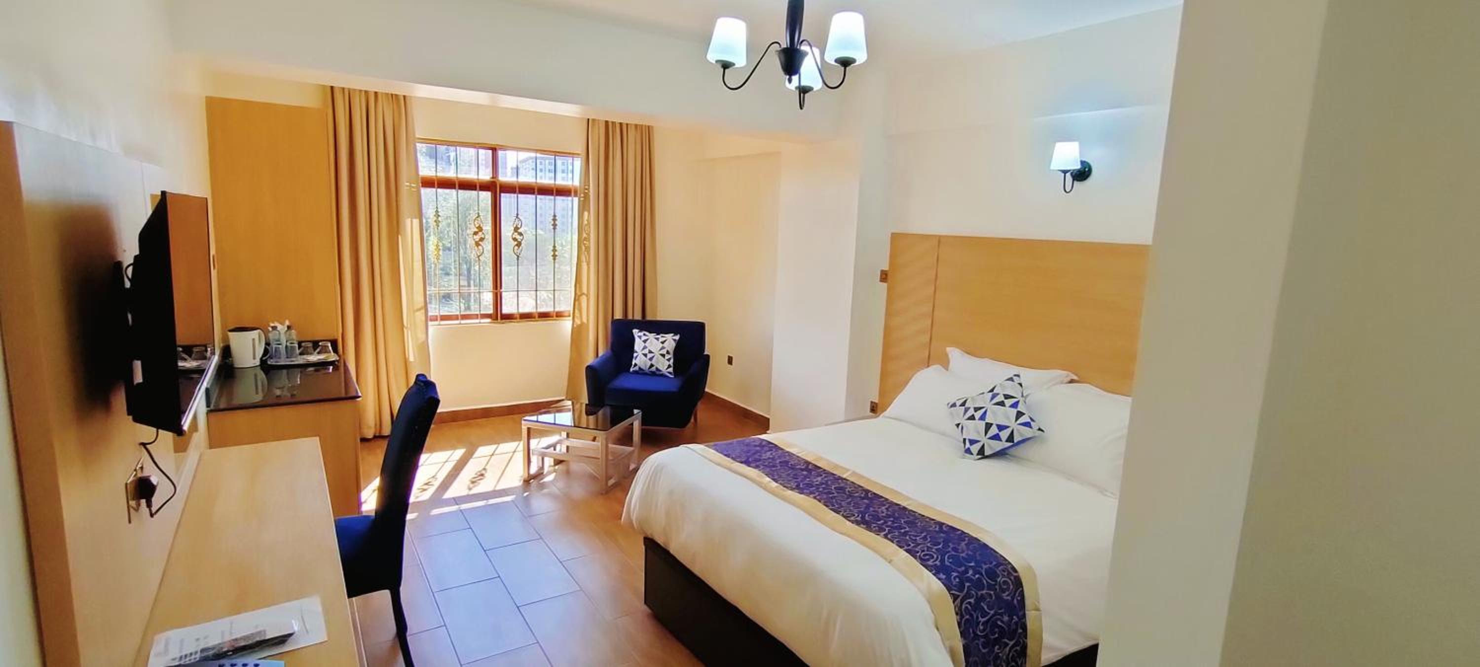 Deluxe Double Room - Photo 23