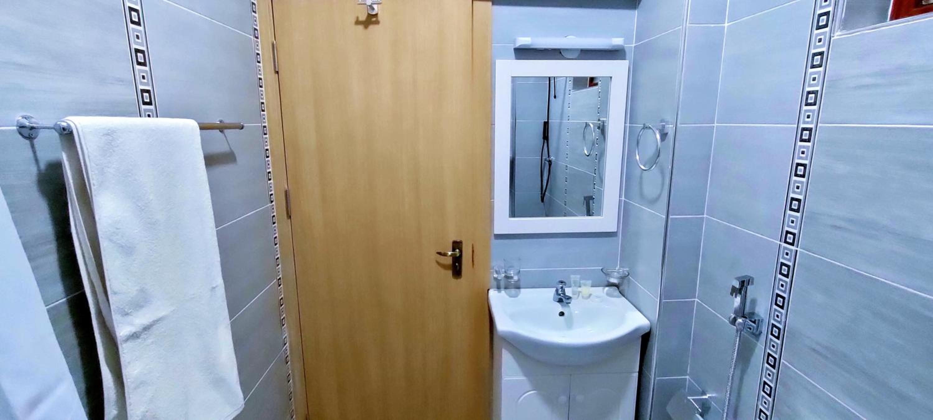 Economy Double Room - Photo 19