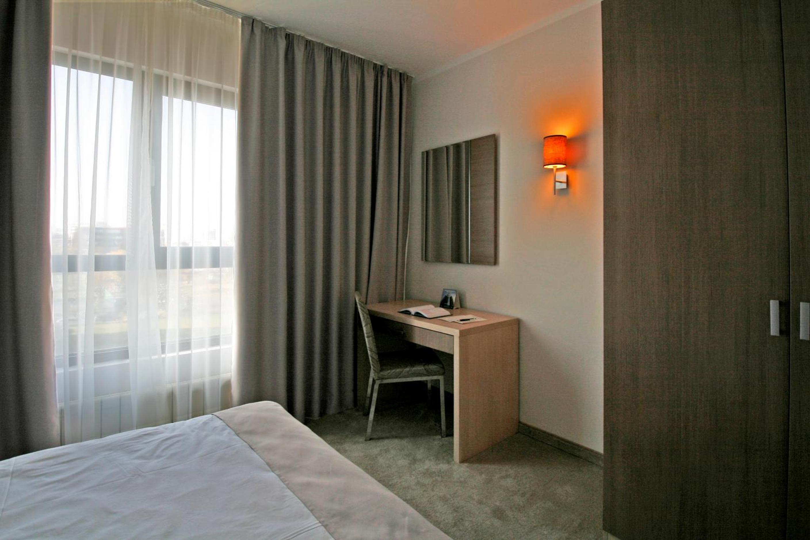 One-Bedroom Apartment - Photo 4