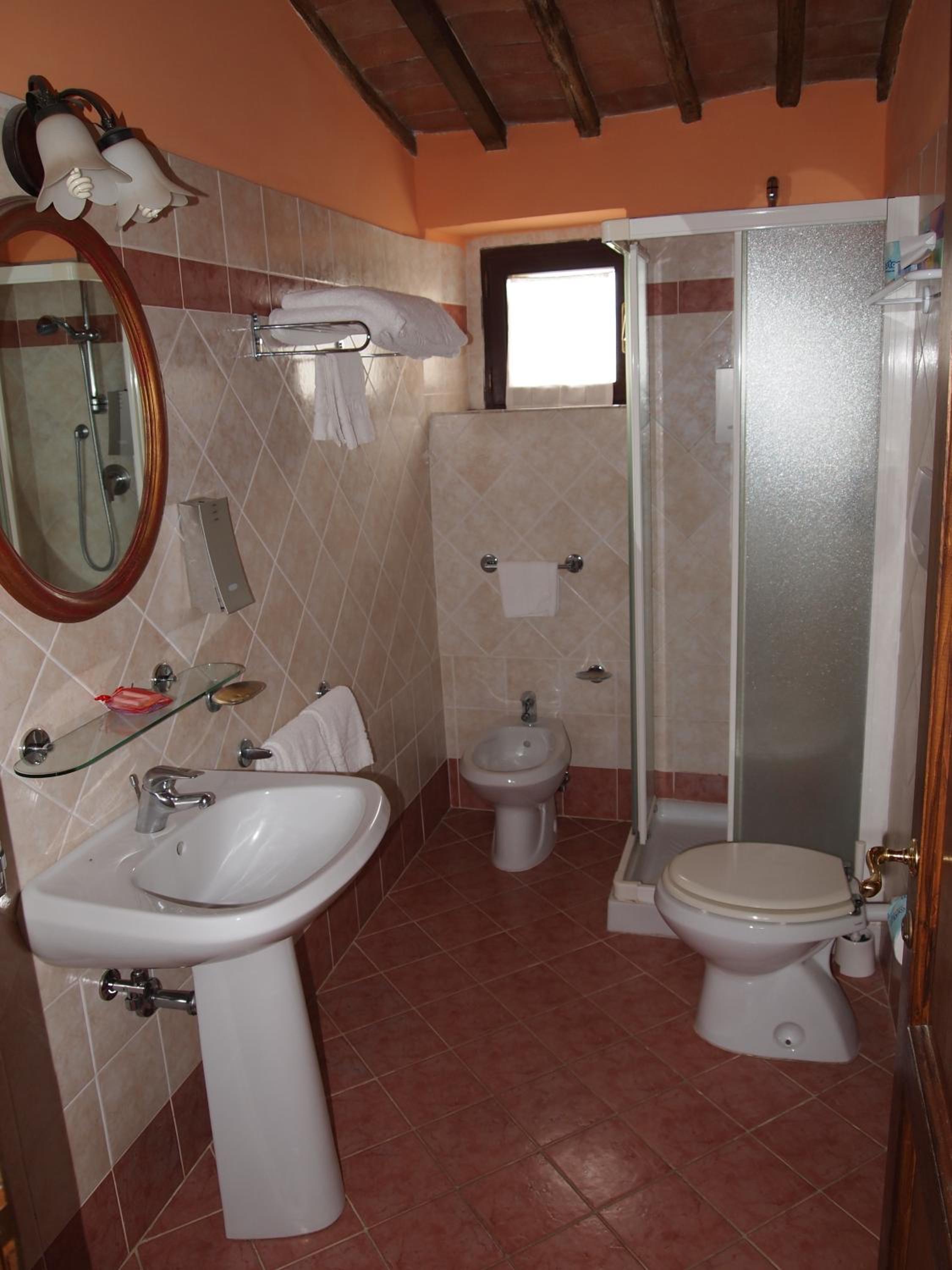 Large Double or Twin Room - Photo 4