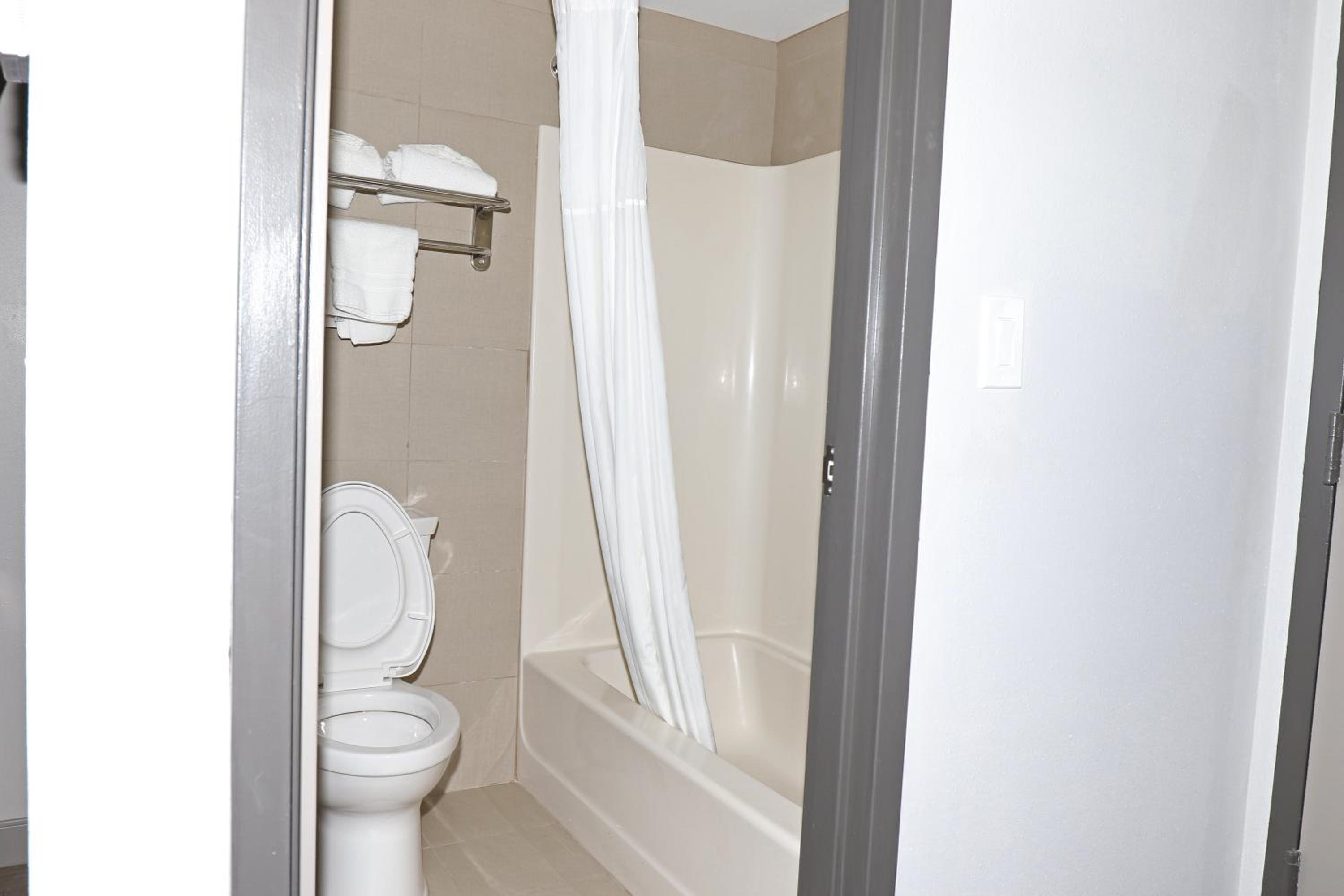 King Room - Non-Smoking photo 3