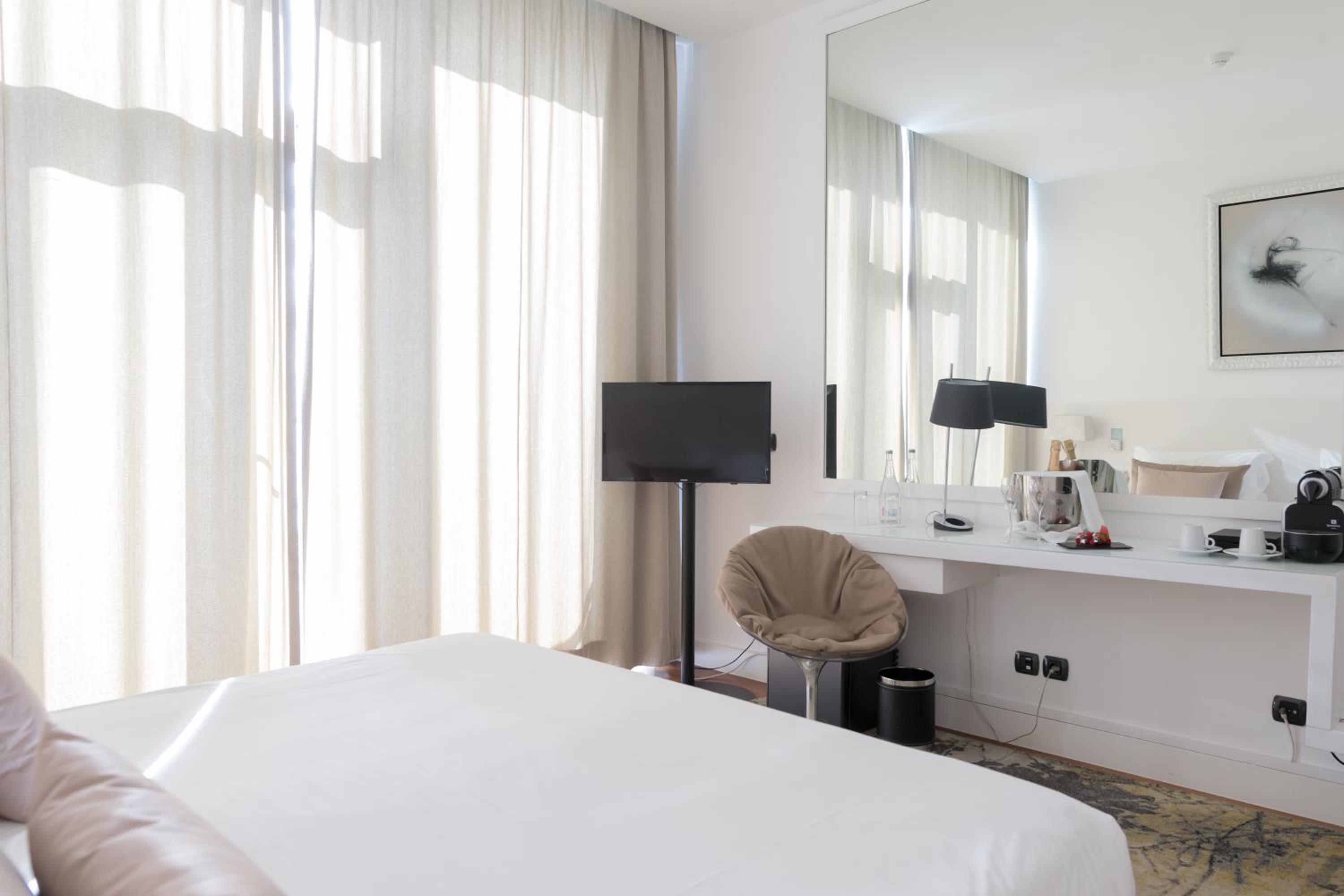 Deluxe Twin Room - Photo 5