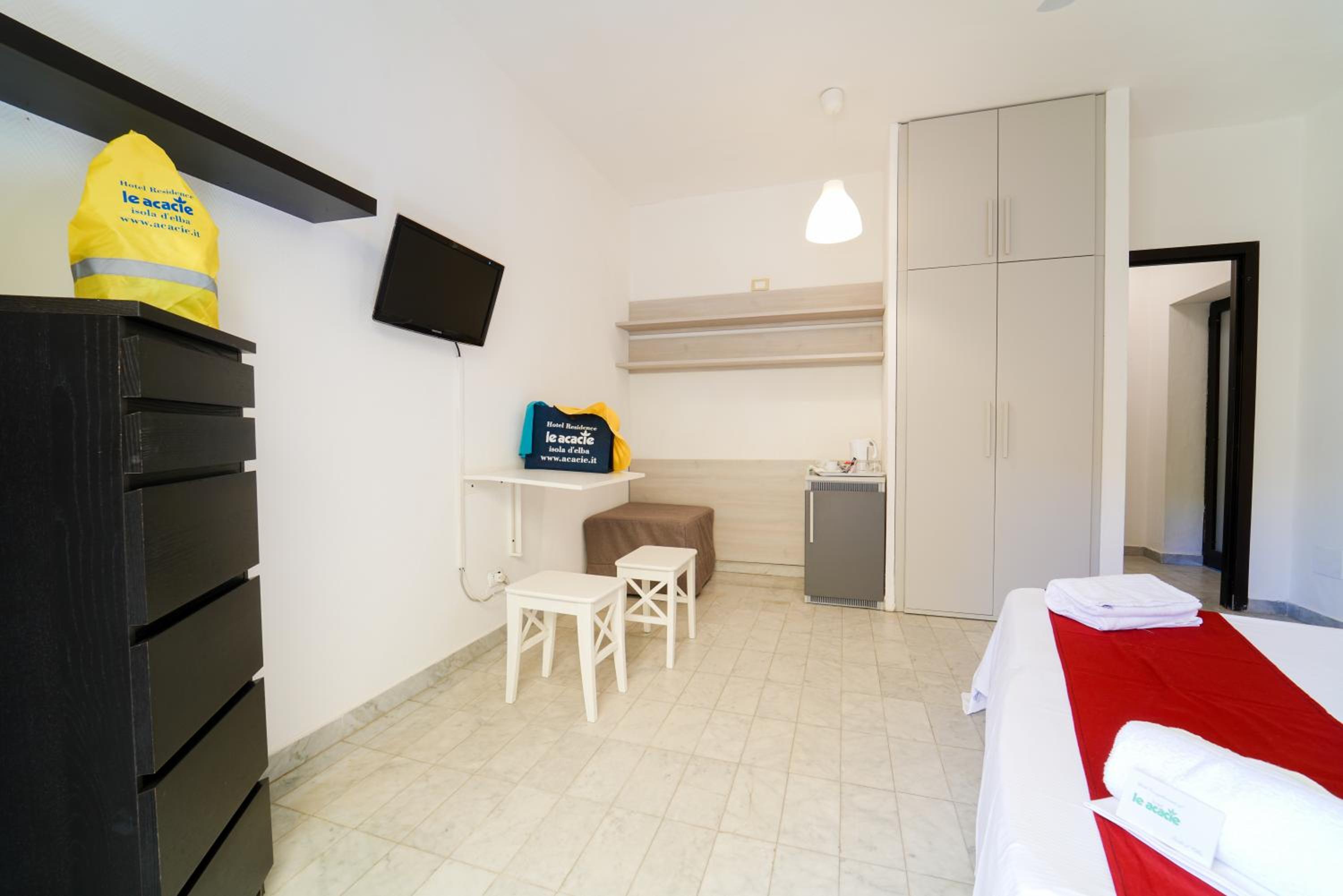 Basic Double or Twin Room - Photo 10