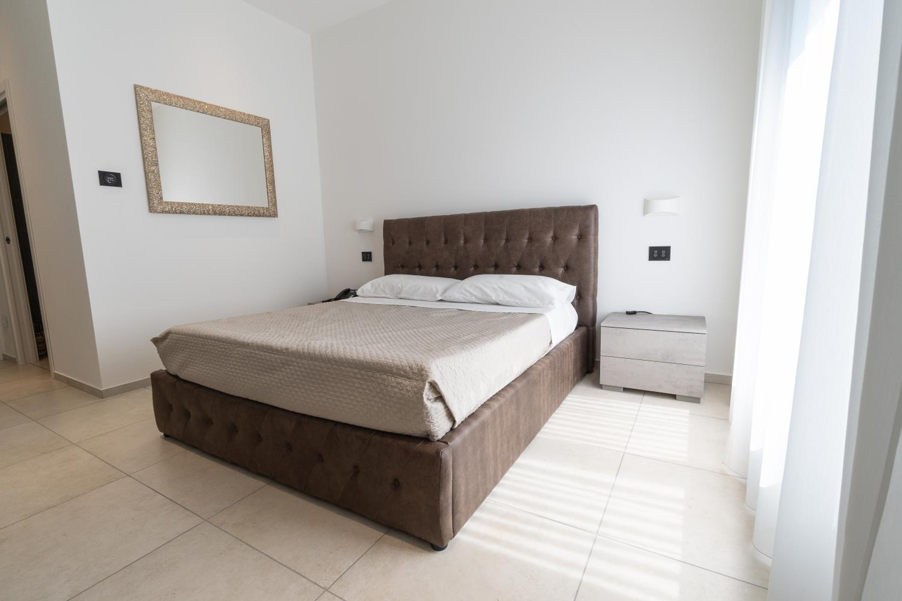 Standard King Room photo 2