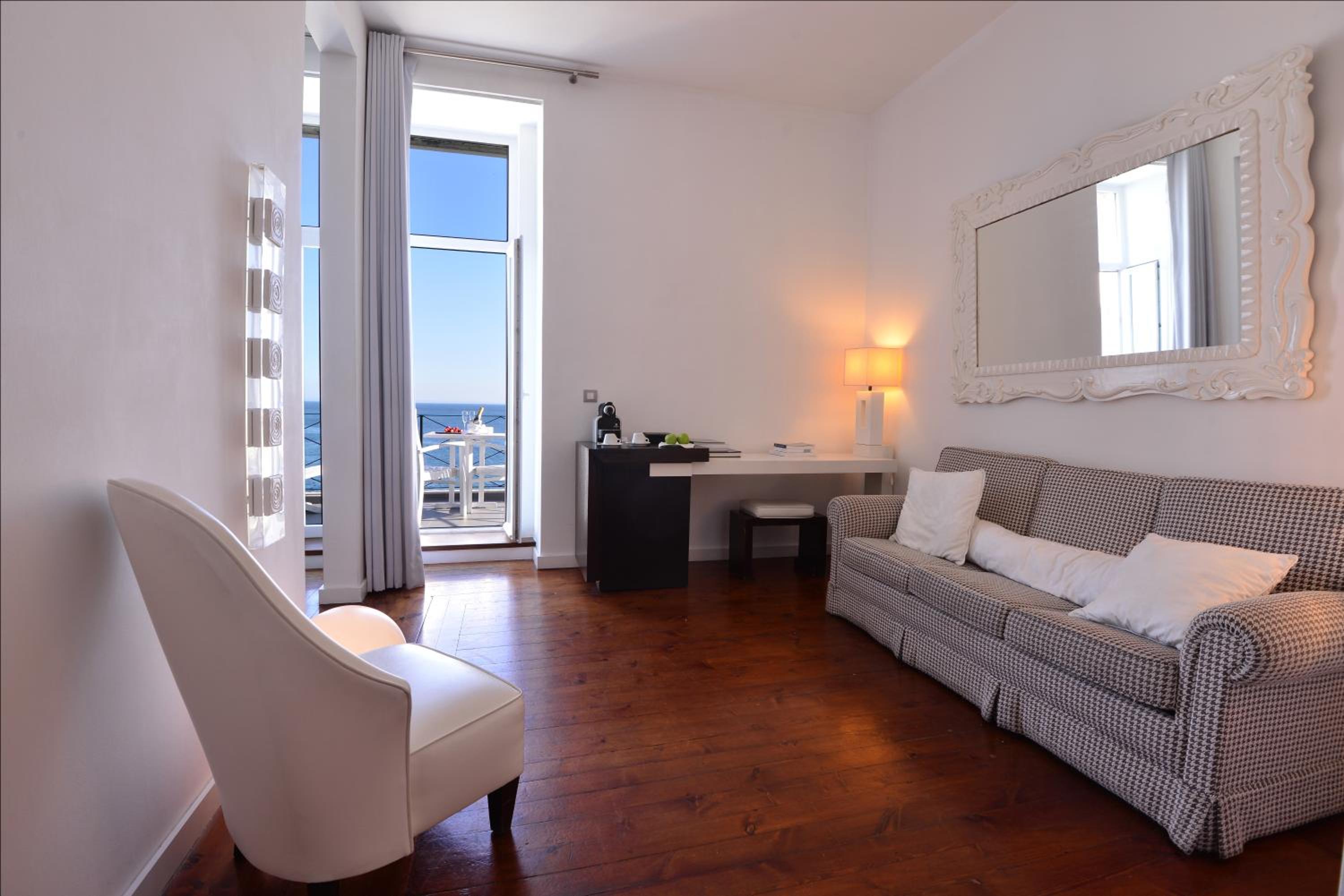 Suite - Photo 4