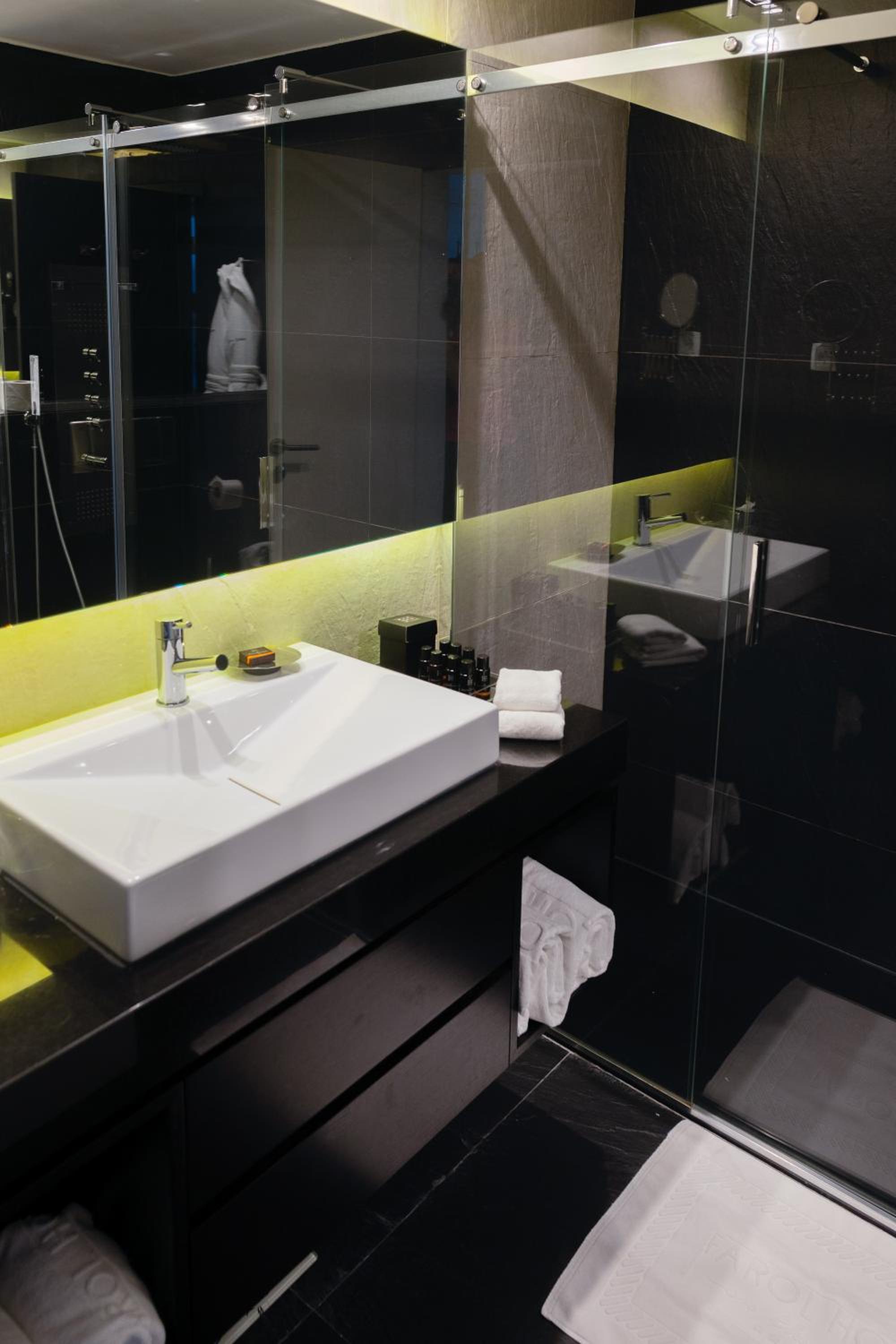 Deluxe Twin Room - Photo 6