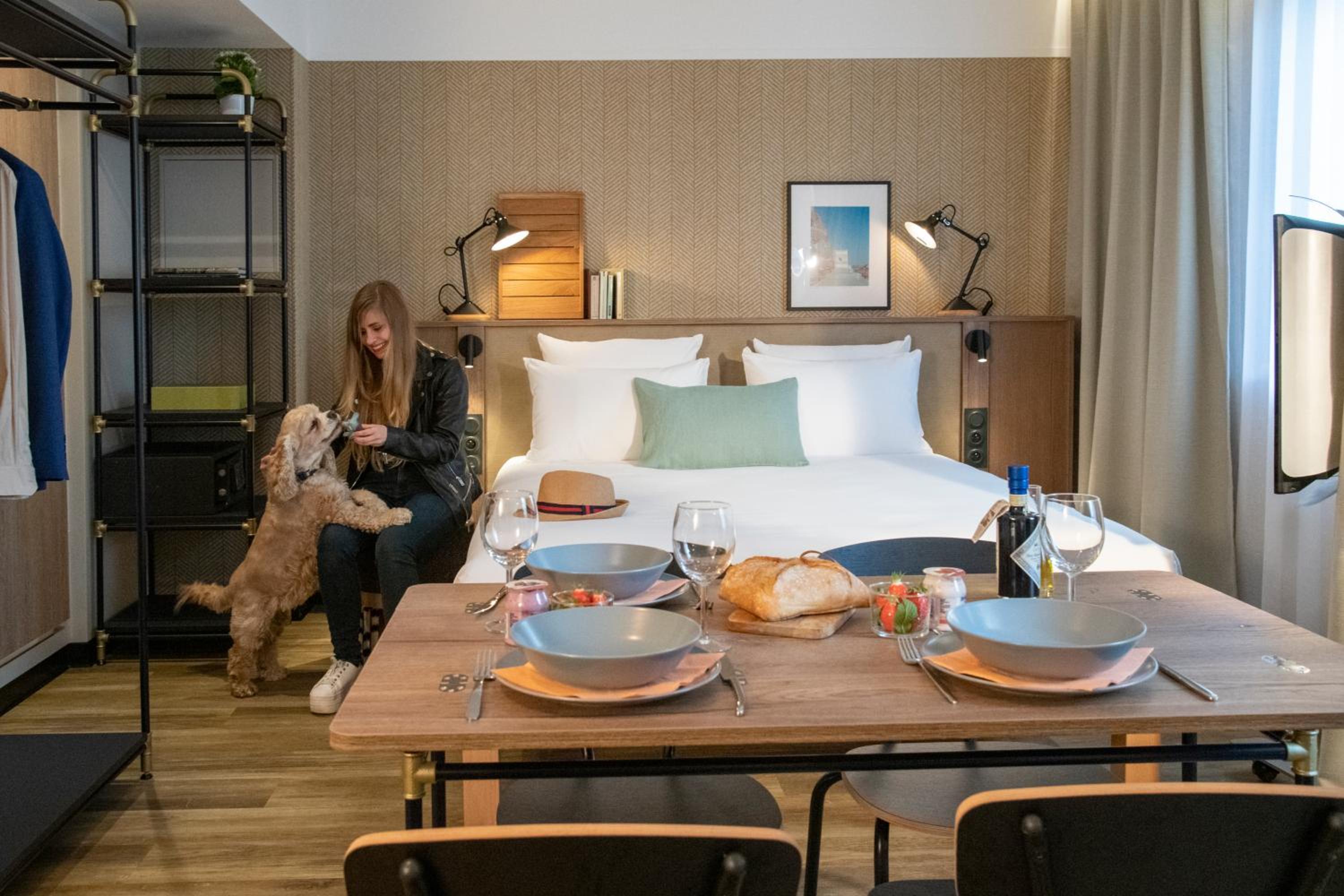 Studio with Kitchenette - One Double Bed and Sofabed - Photo 11