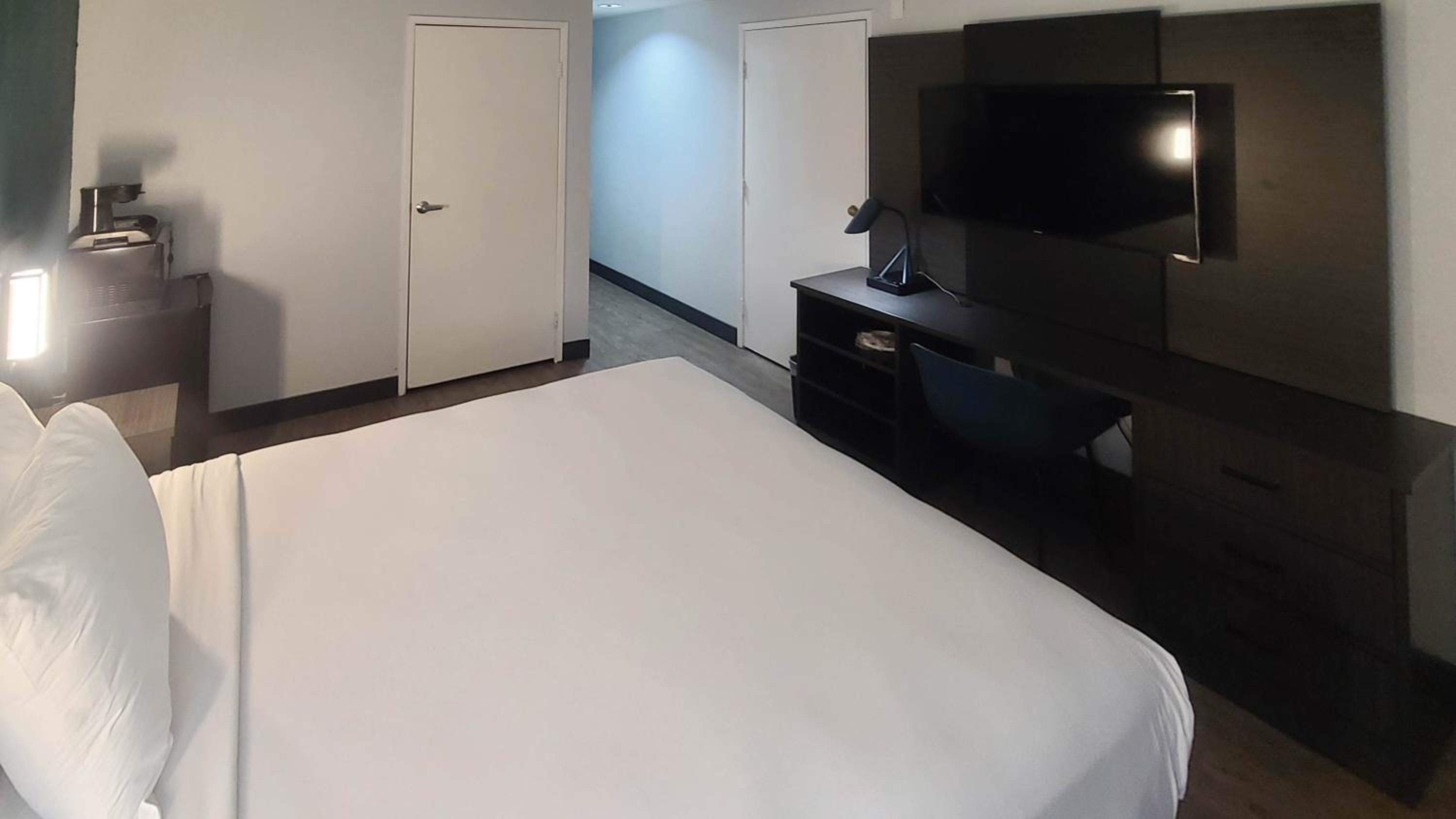 Standard King Room - Photo 2