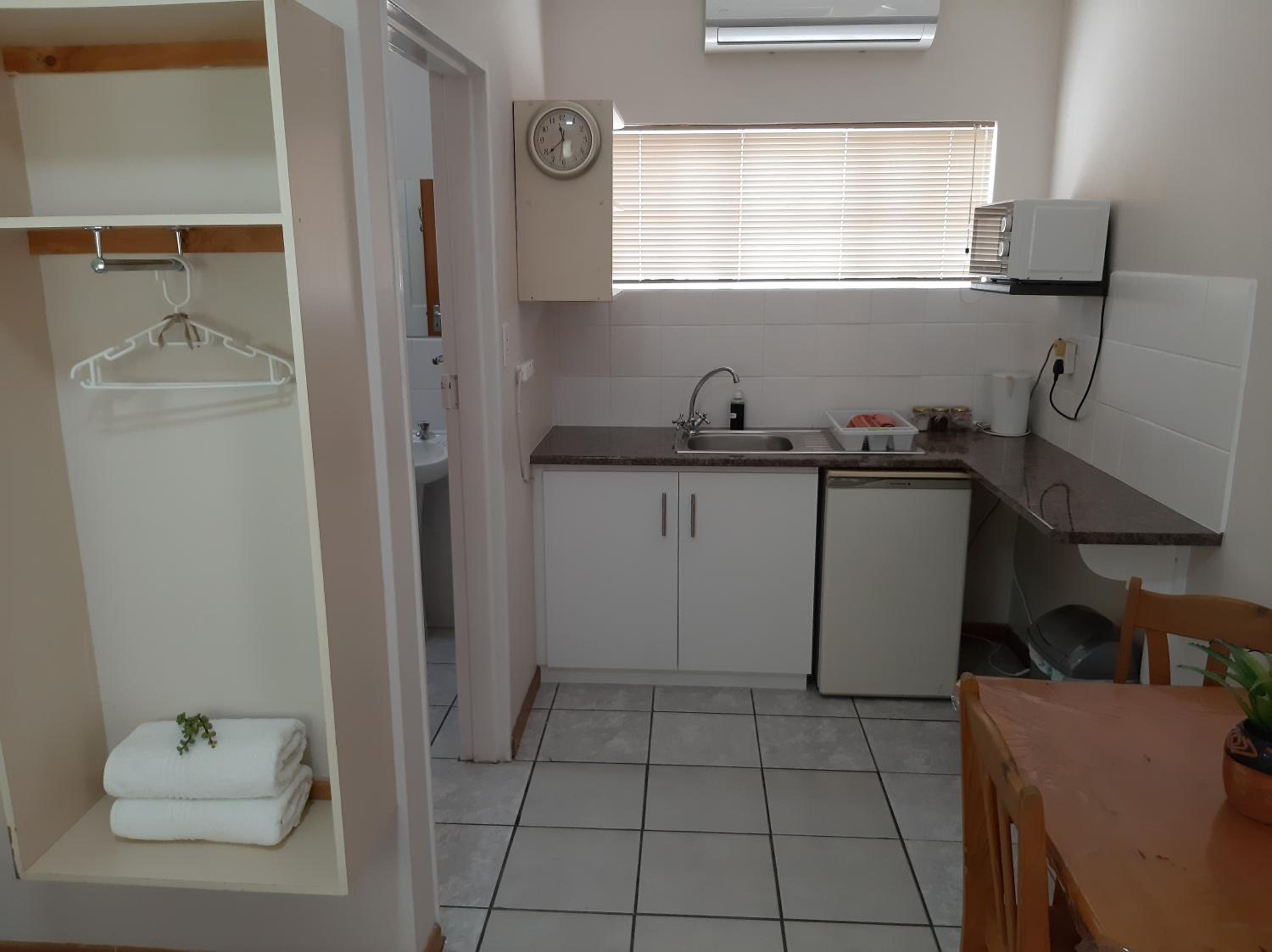 Double Room with Private Bathroom - Photo 6