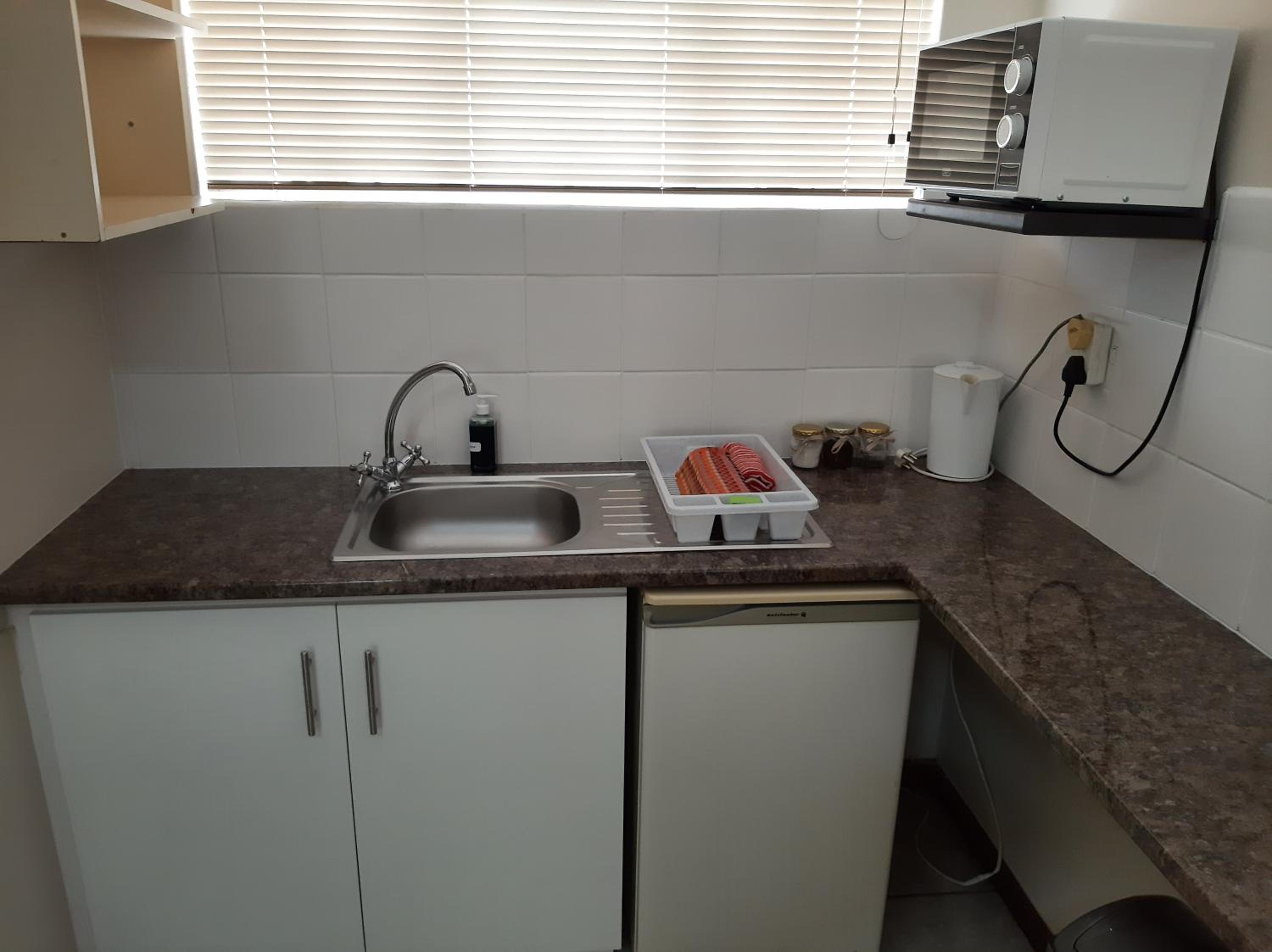 Double Room with Private Bathroom - Photo 11