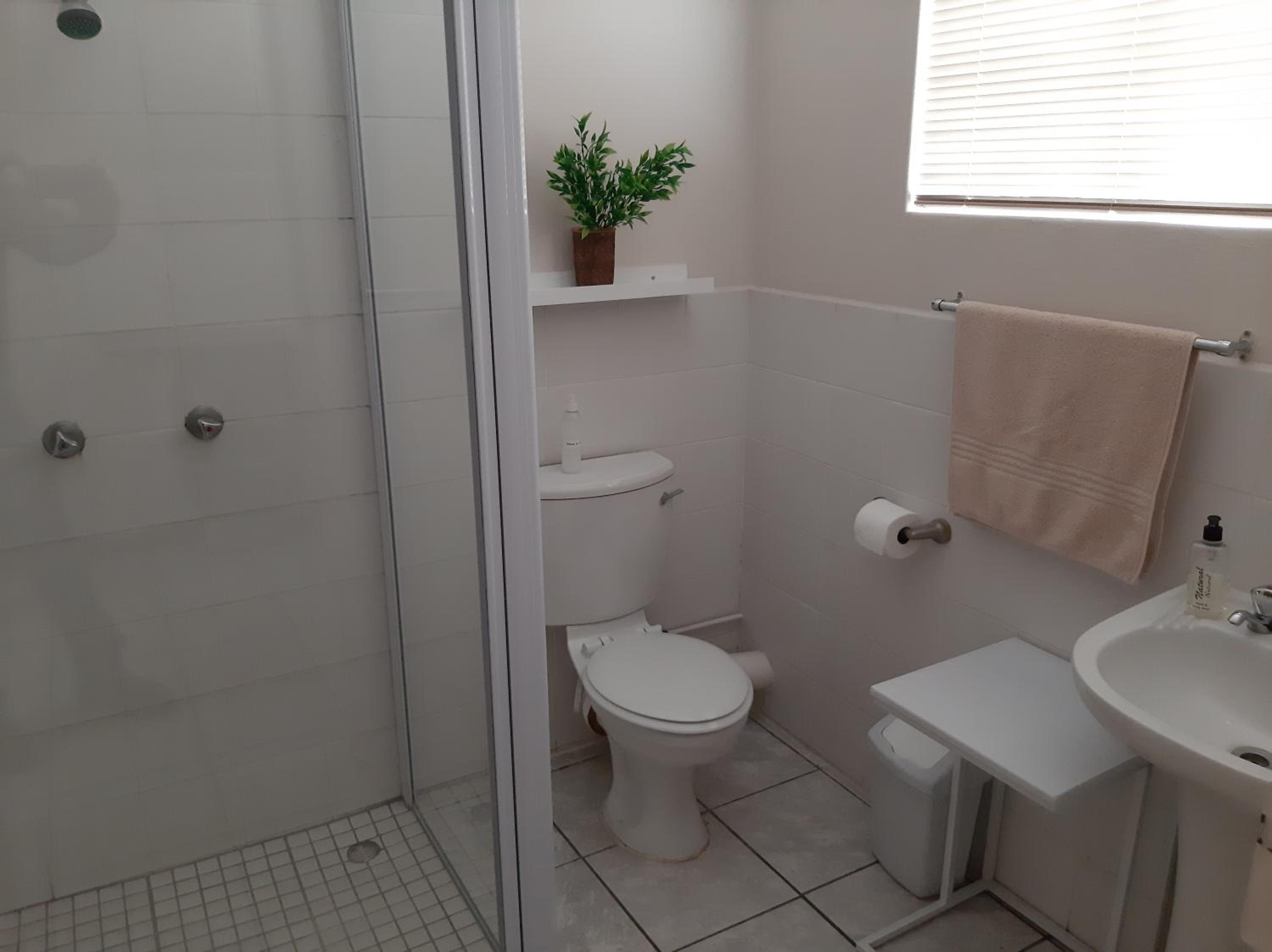 Double Room with Private Bathroom - Photo 13