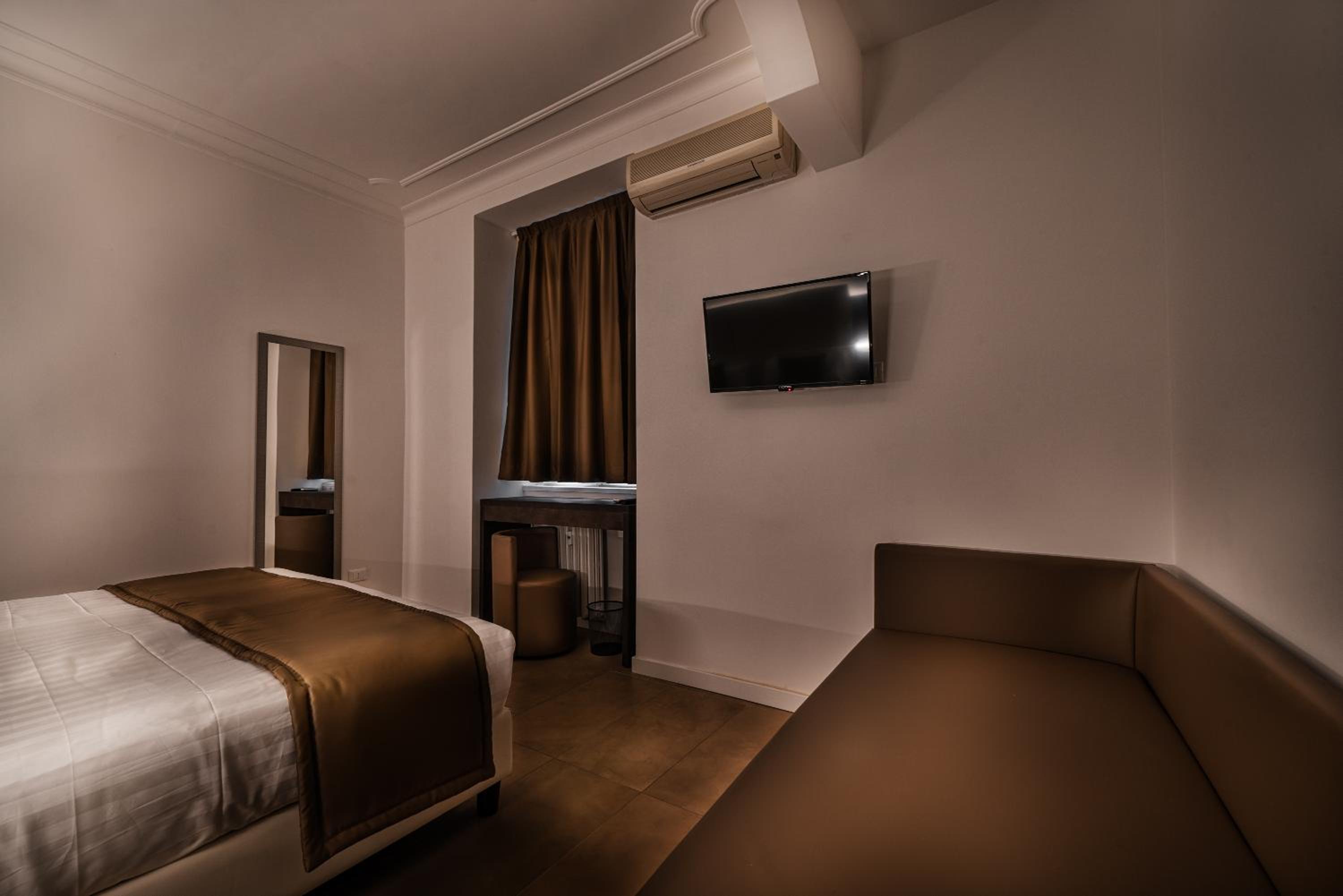 Classic Triple Room photo 2