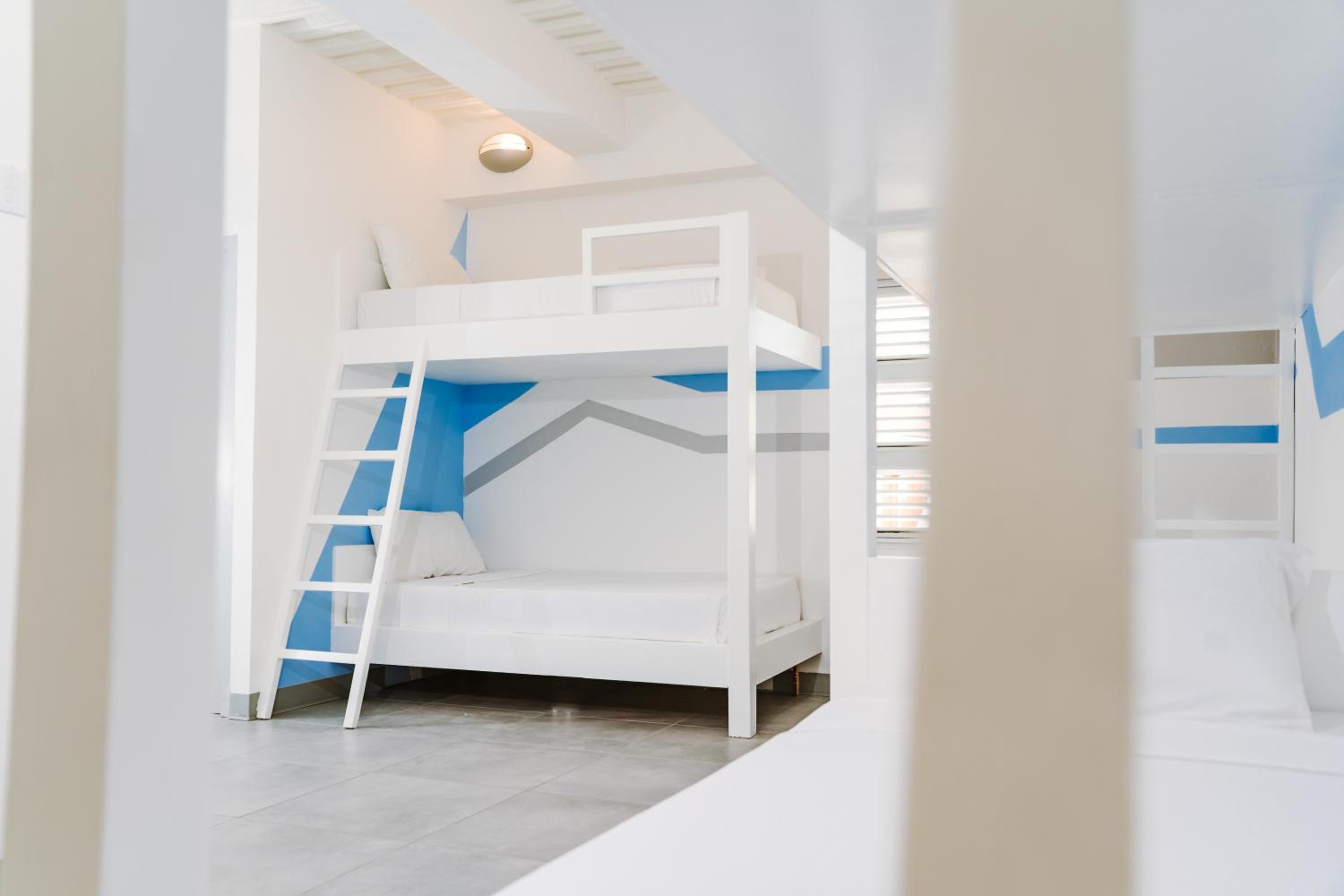 6-Bed Mixed Dormitory Room photo 3