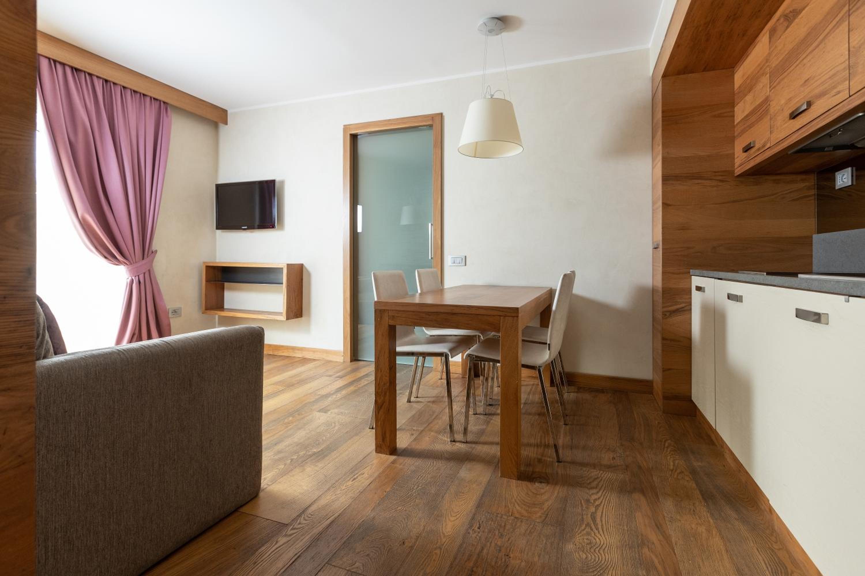 Suite - Photo 3