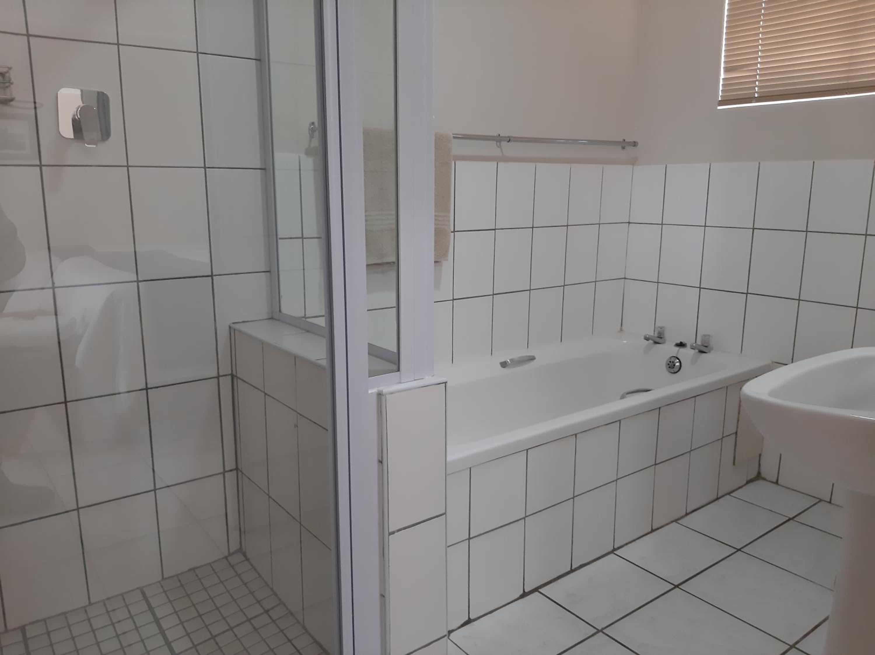 Family Room with Private Bathroom - Photo 6